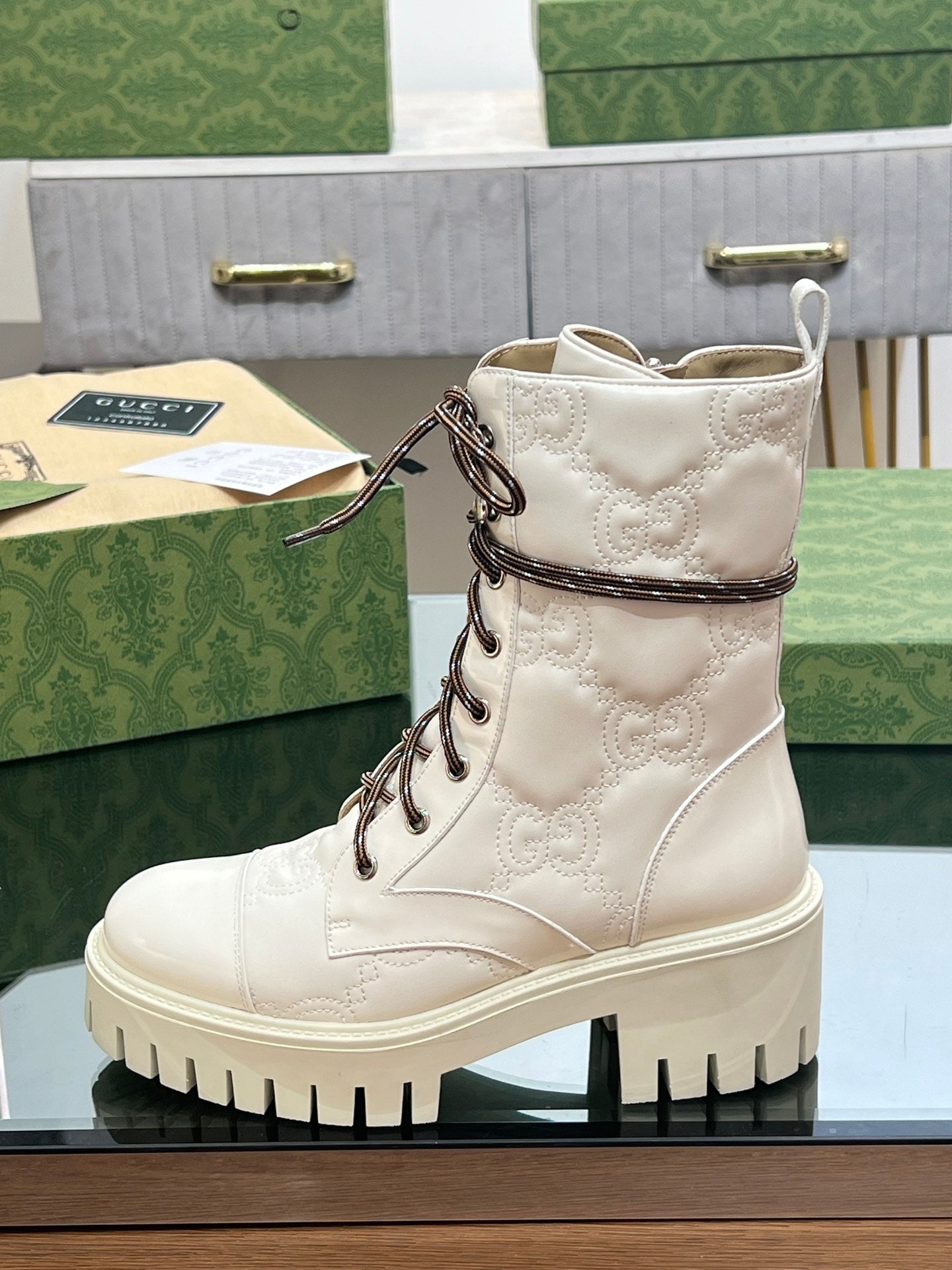 古G家-電繡Matelassé繫帶登山馬丁靴 白色