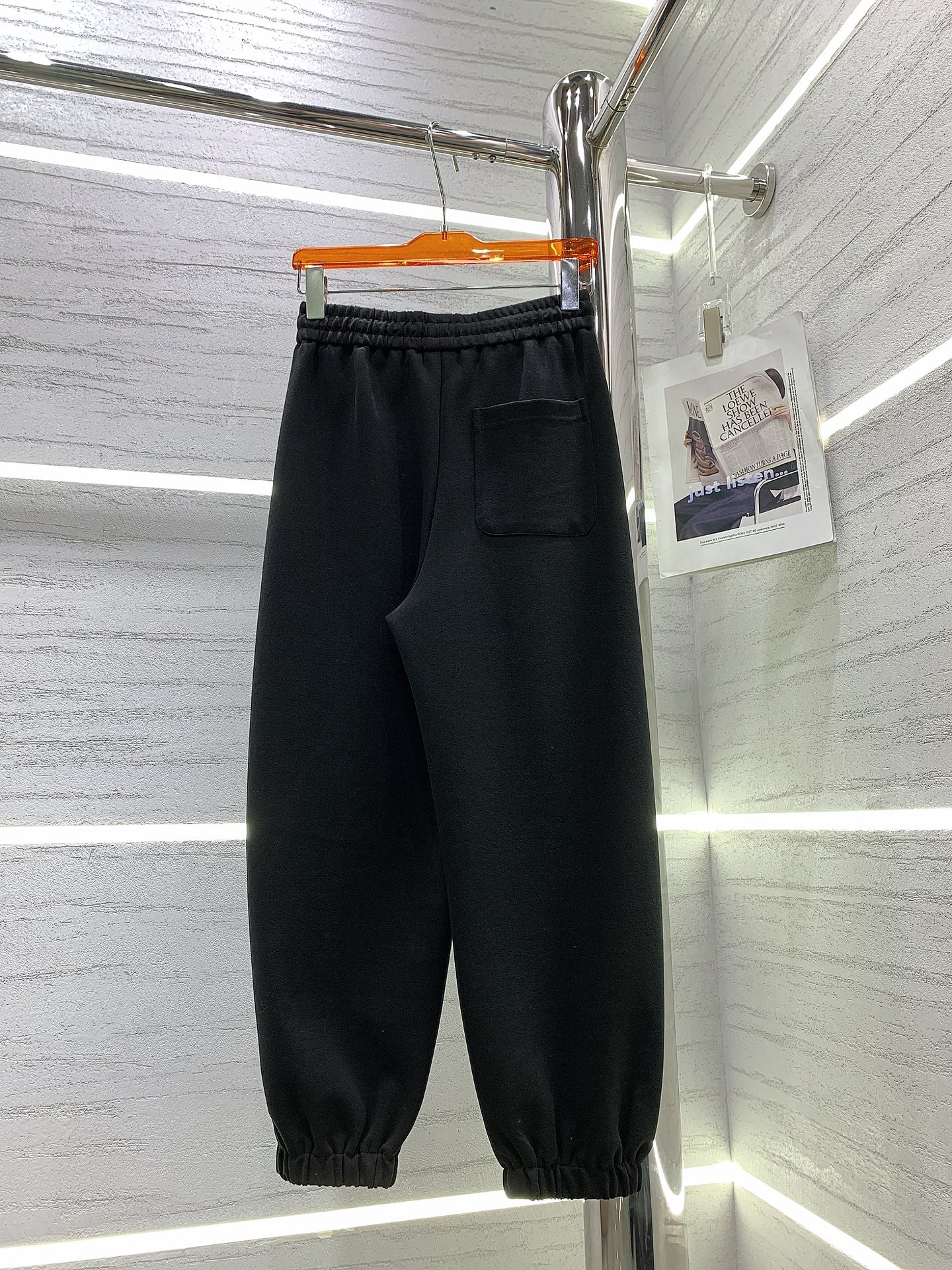 小香家-2403 新款雙紐扣貼標束腳衛褲