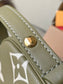 M22670 路L家-Multi Pochette Accessoires 肩背包/斜跨包 卡其綠色