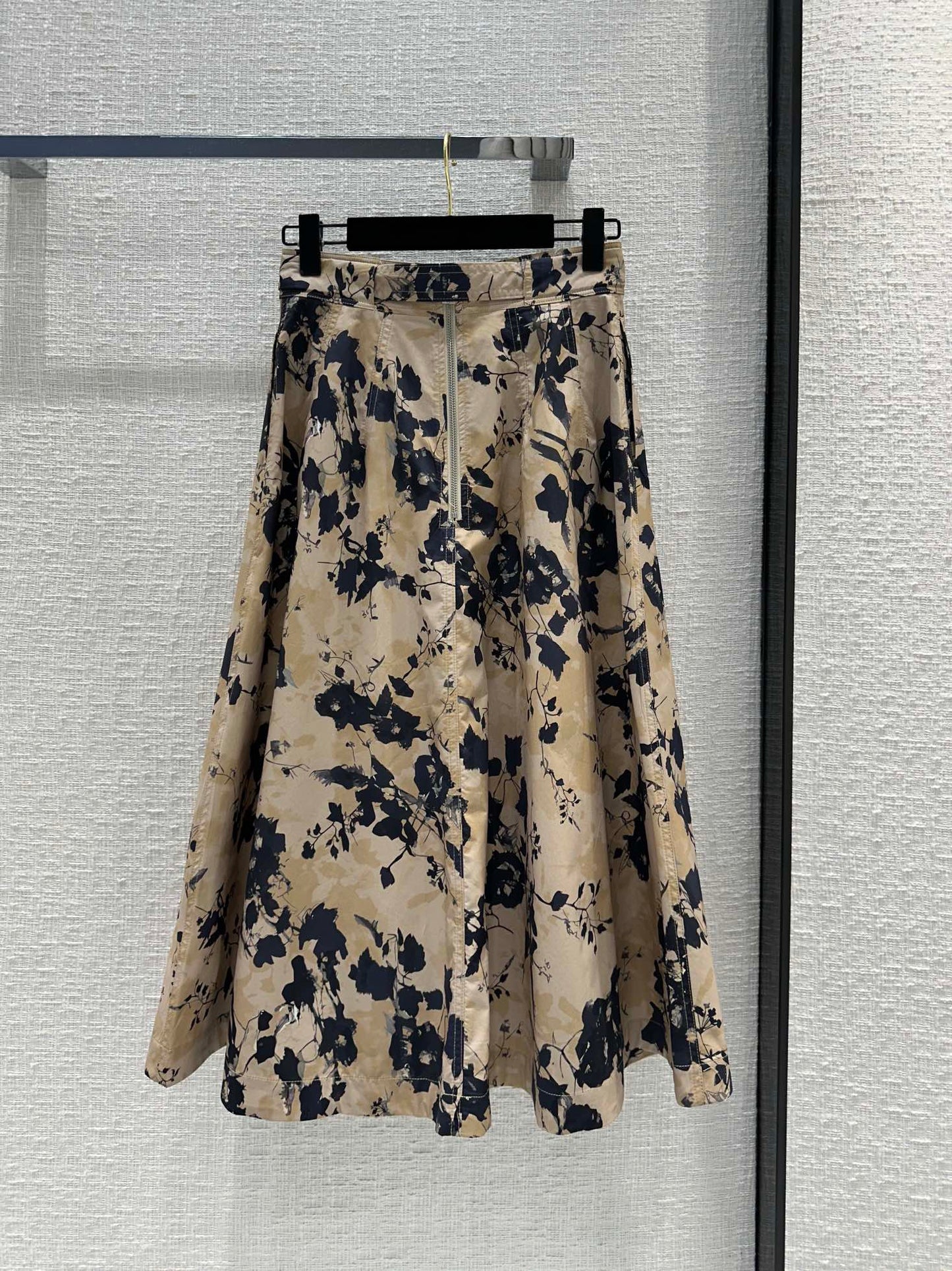 迪D家-2403 新品黑色花卉卡其半身裙