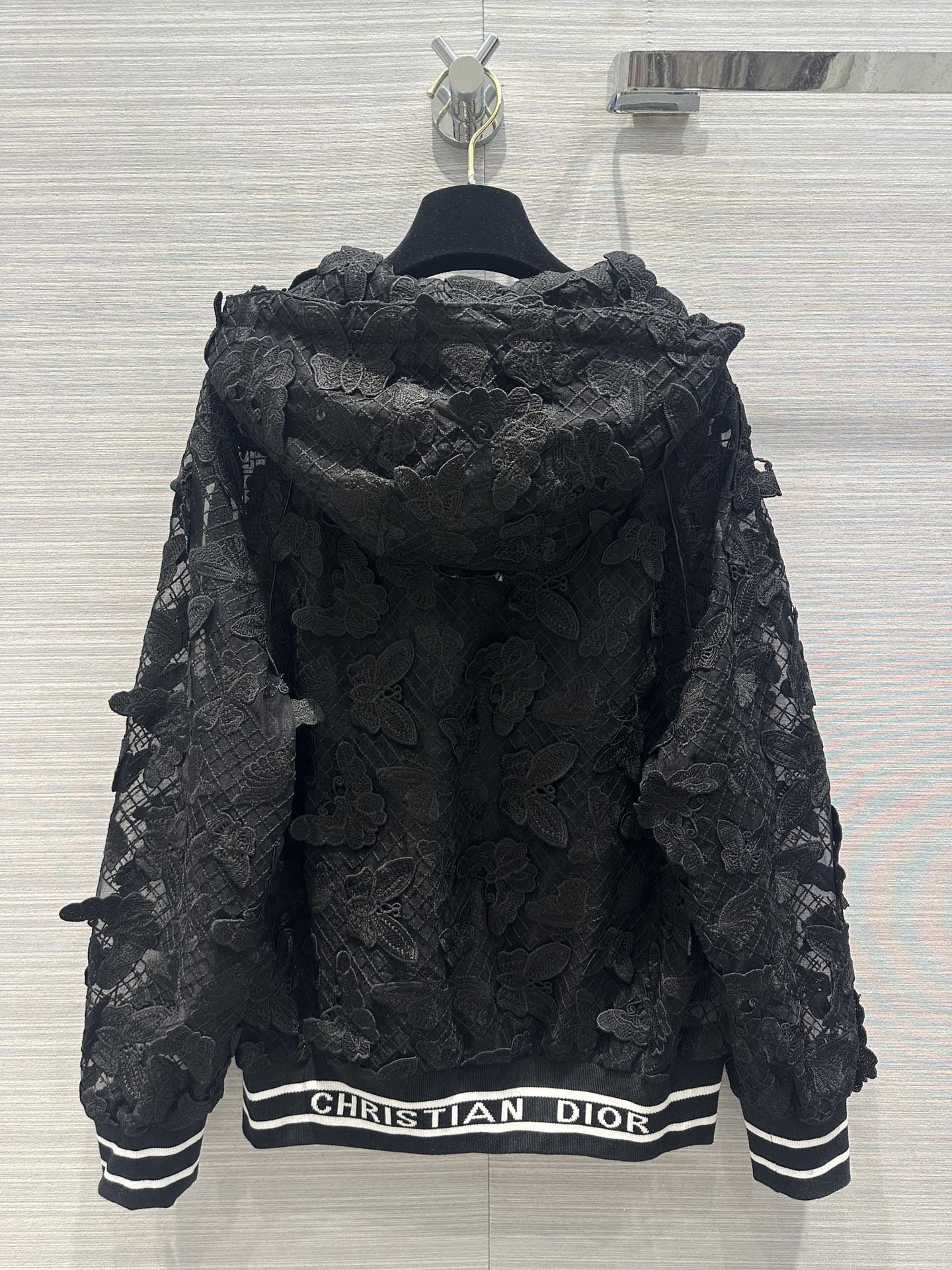 迪D家-2403 24早春度假新品蝴蝶花連帽夾克套裝 黑色