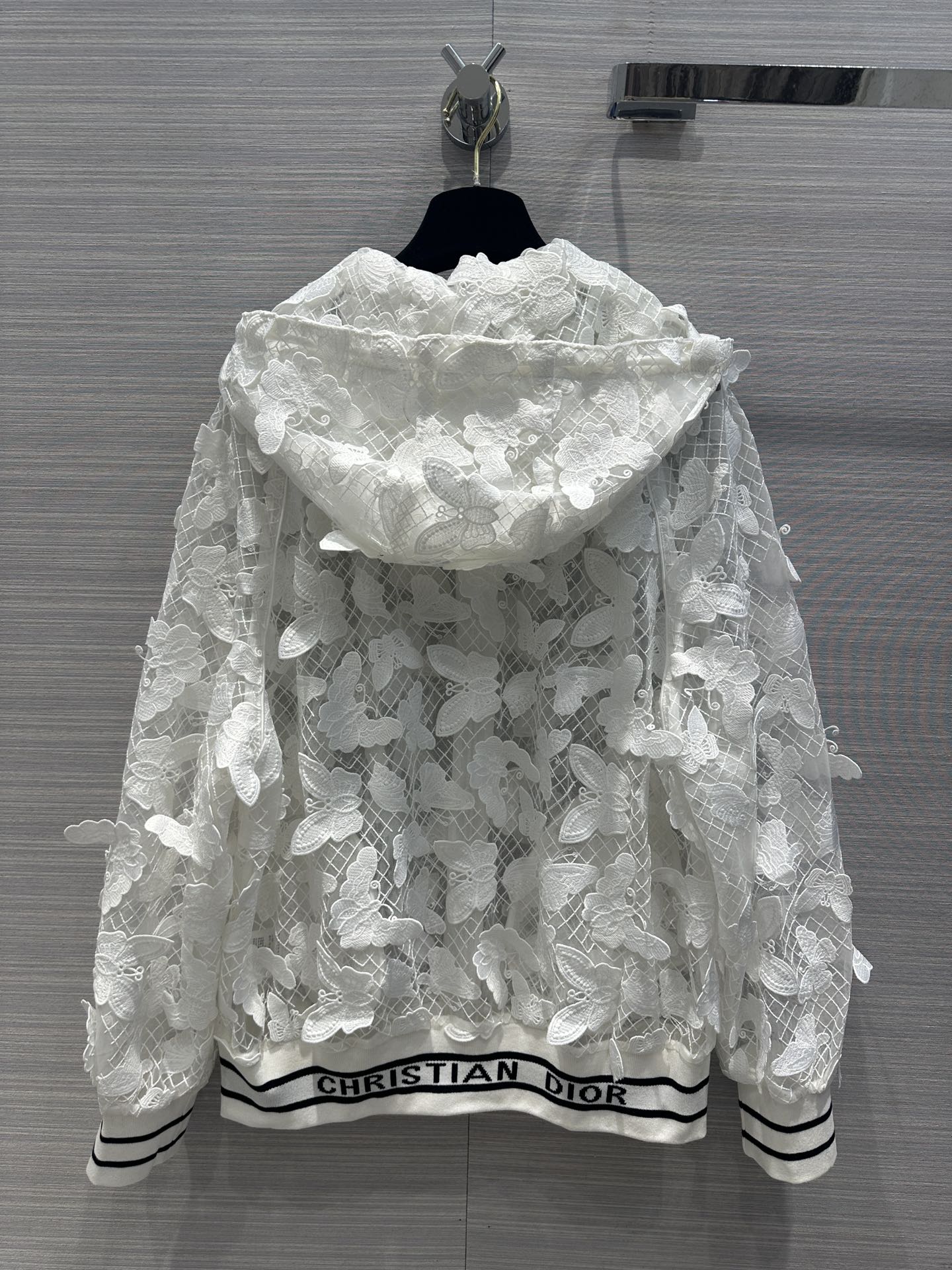 迪D家-2403 24早春度假新品蝴蝶花連帽夾克套裝 白色