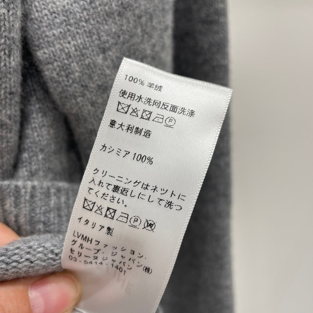 賽C家-2403 重工鑲鑽扣圓領針織衫 灰色