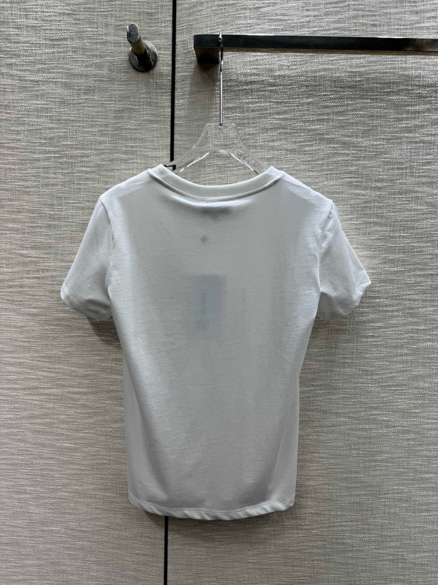小香家-2403 刺繡四葉草字母圓領短袖TEE 白色