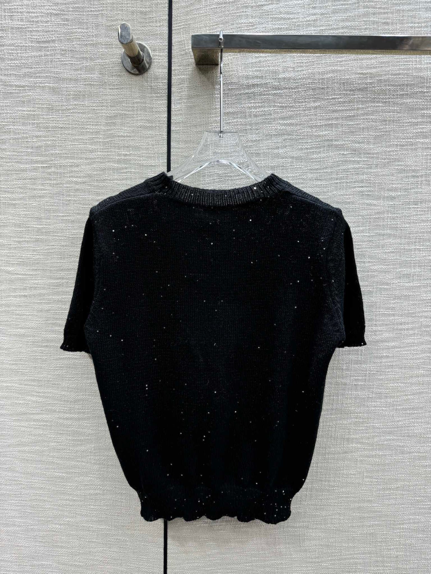 小香家-2403 刺繡蝴蝶結圖案針織短袖 黑色