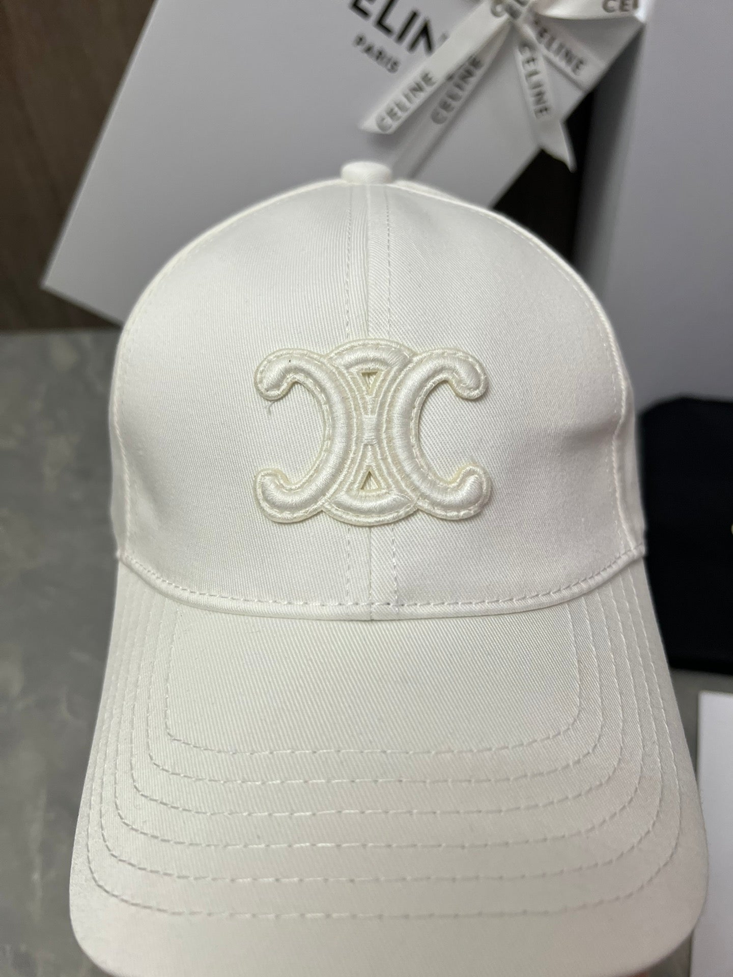 賽C家-官網同款凱旋刺繡棒球帽 純白色