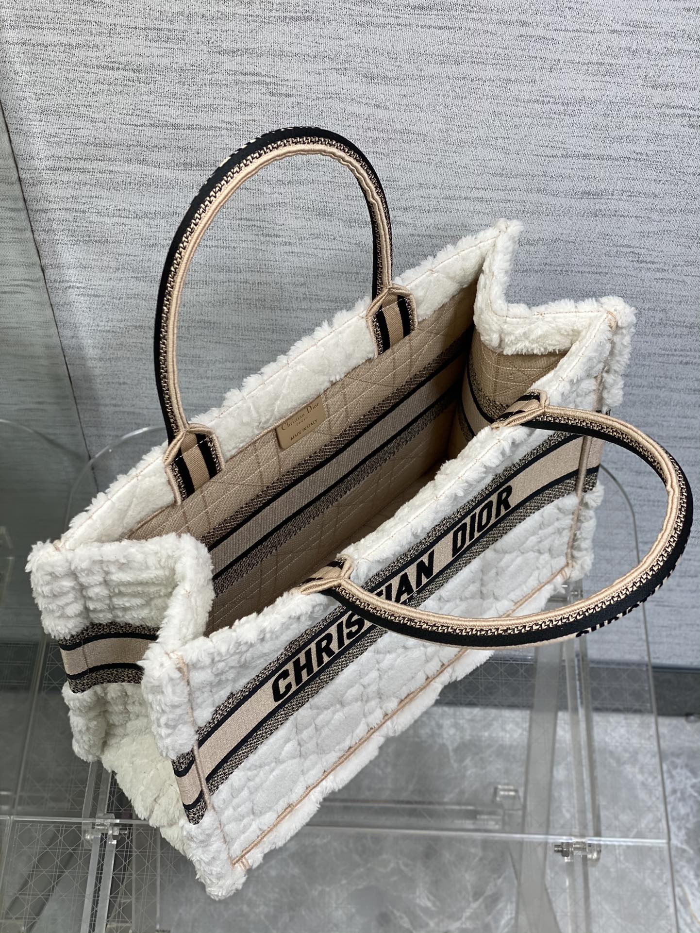 迪D家-Book Tote 2023秋冬毛毛系列 白杏色 中號