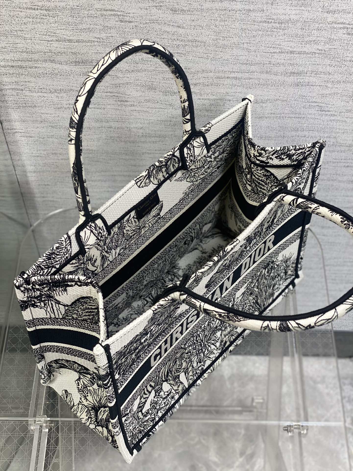 迪D家-Book Tote 2023春夏系列 老虎刺繡 白色 中號