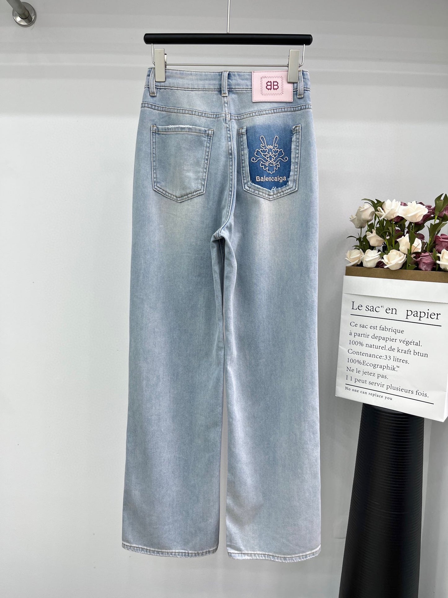 巴黎世-2403 經典小龍人刺繡牛仔褲 淺色