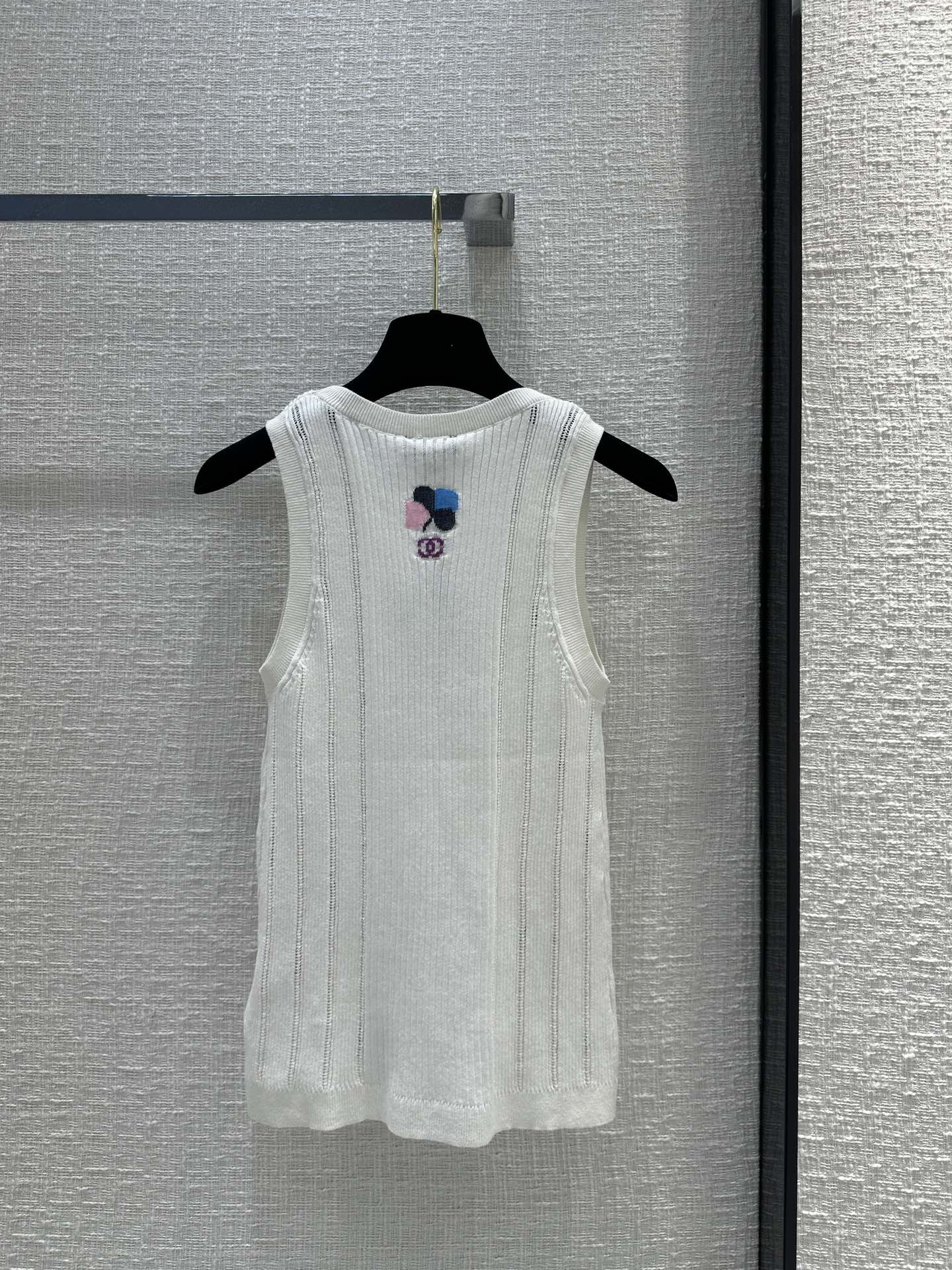 小香家-2403 鏤空坑條針織背心 白色