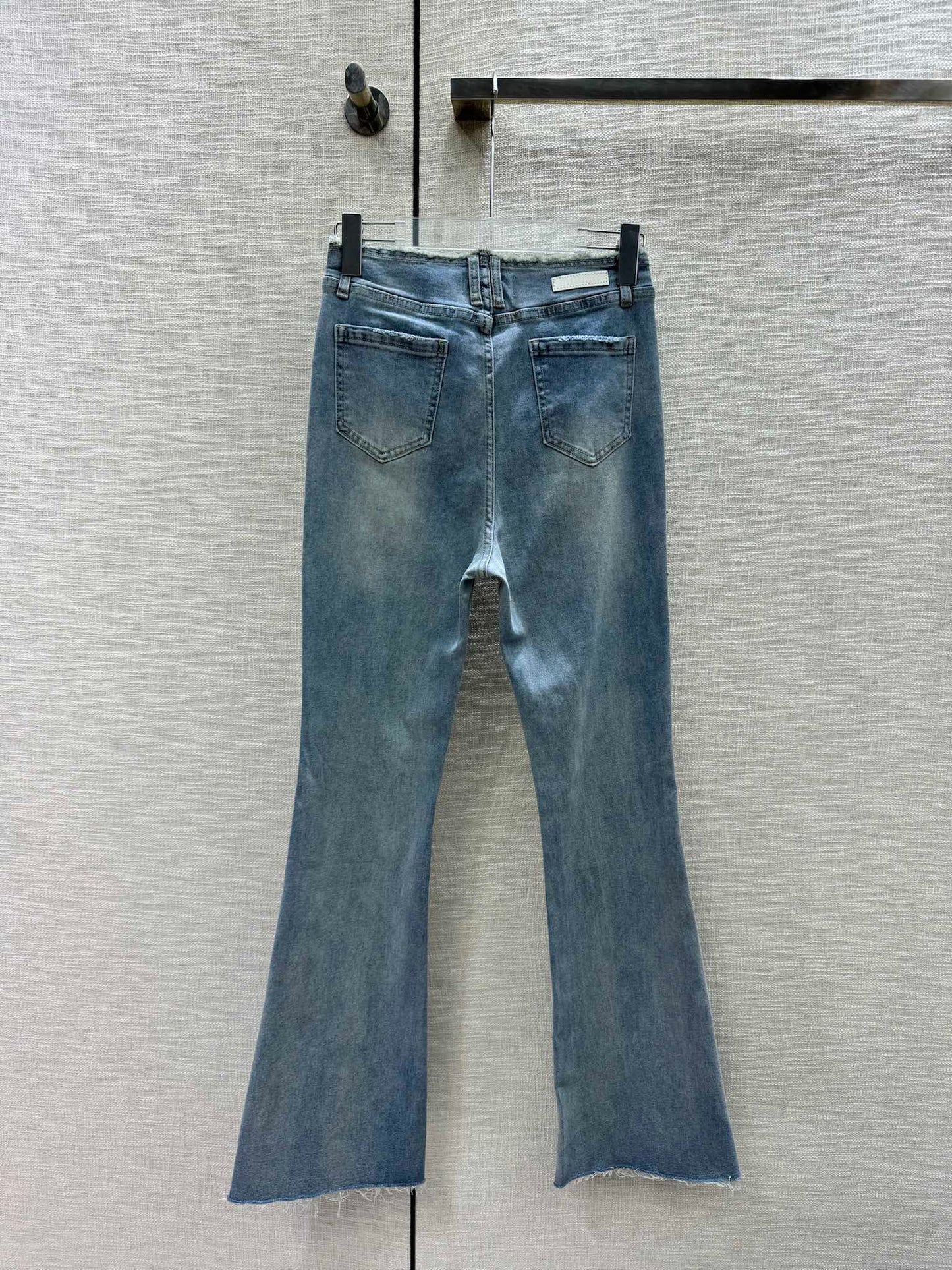 穆M家-2404 燙鑽微標裝飾微喇牛仔褲