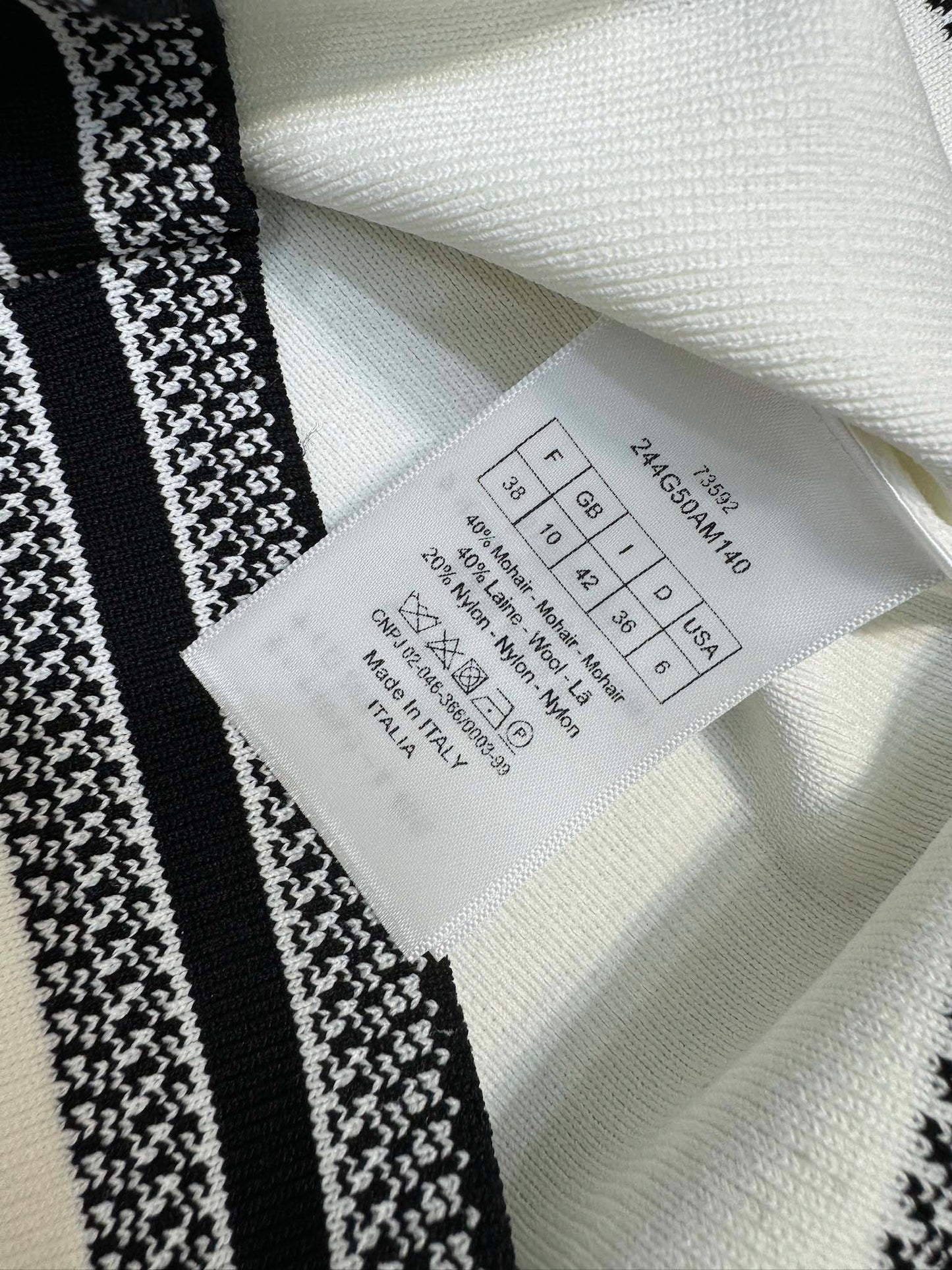 迪D家-2403 刺繡蝴蝶圓領針織背心 白色
