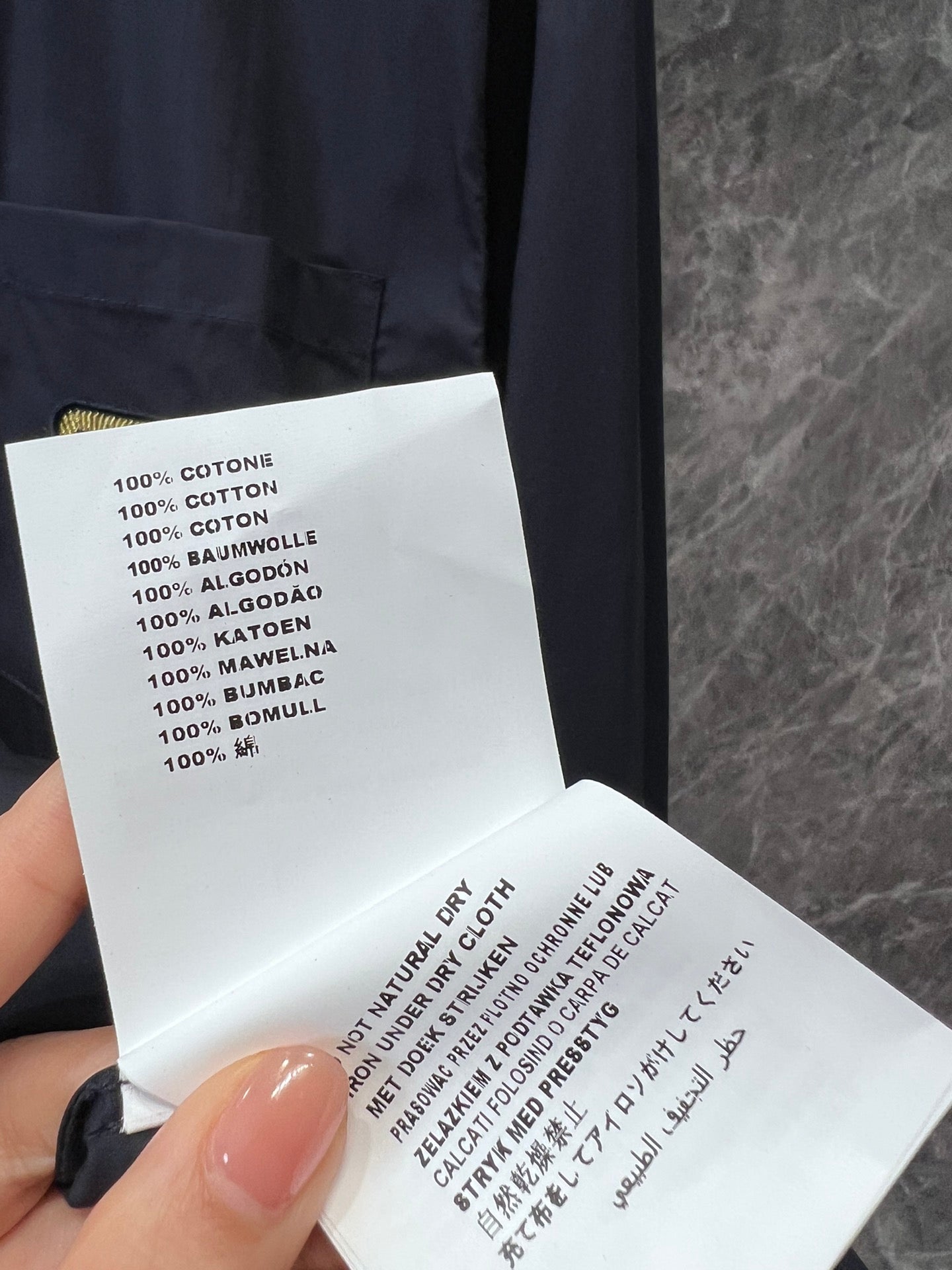 穆Ｍ家-2404 字母logo徽章裝飾長袖襯衫
