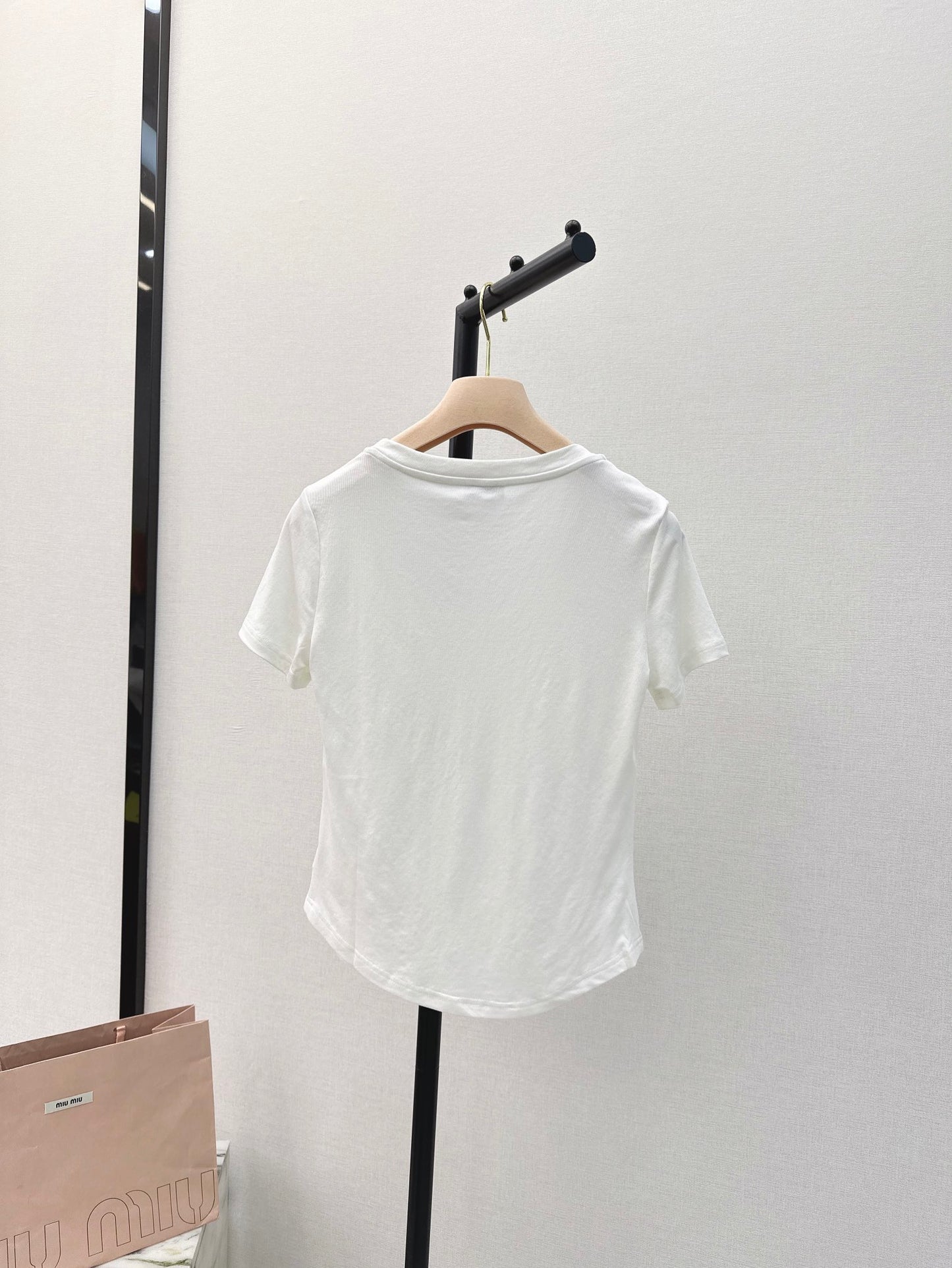 穆M家-2404 春夏最新款純欲風修身U領TEE 白色