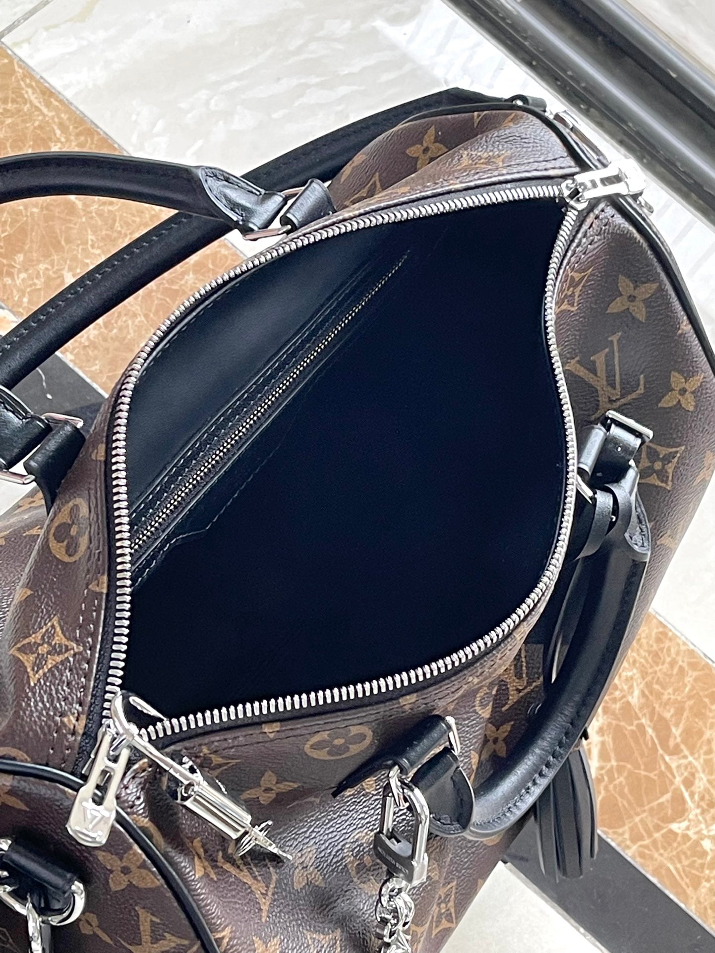 路L家-M12243 Speedy Soft 30 Dark 黑手袋