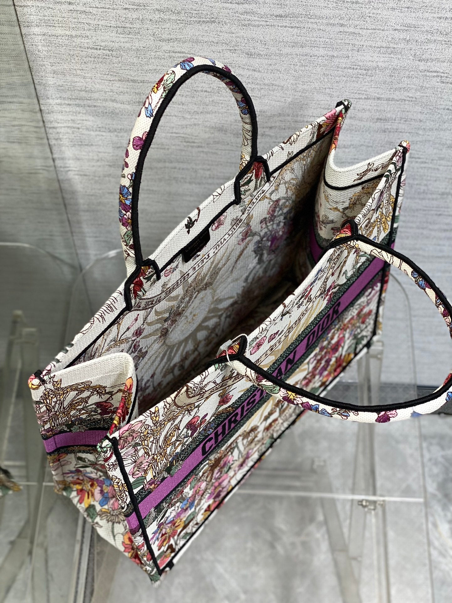 迪D家-2024春夏系列 Book Tote 太陽刺繡 白紫色 大號
