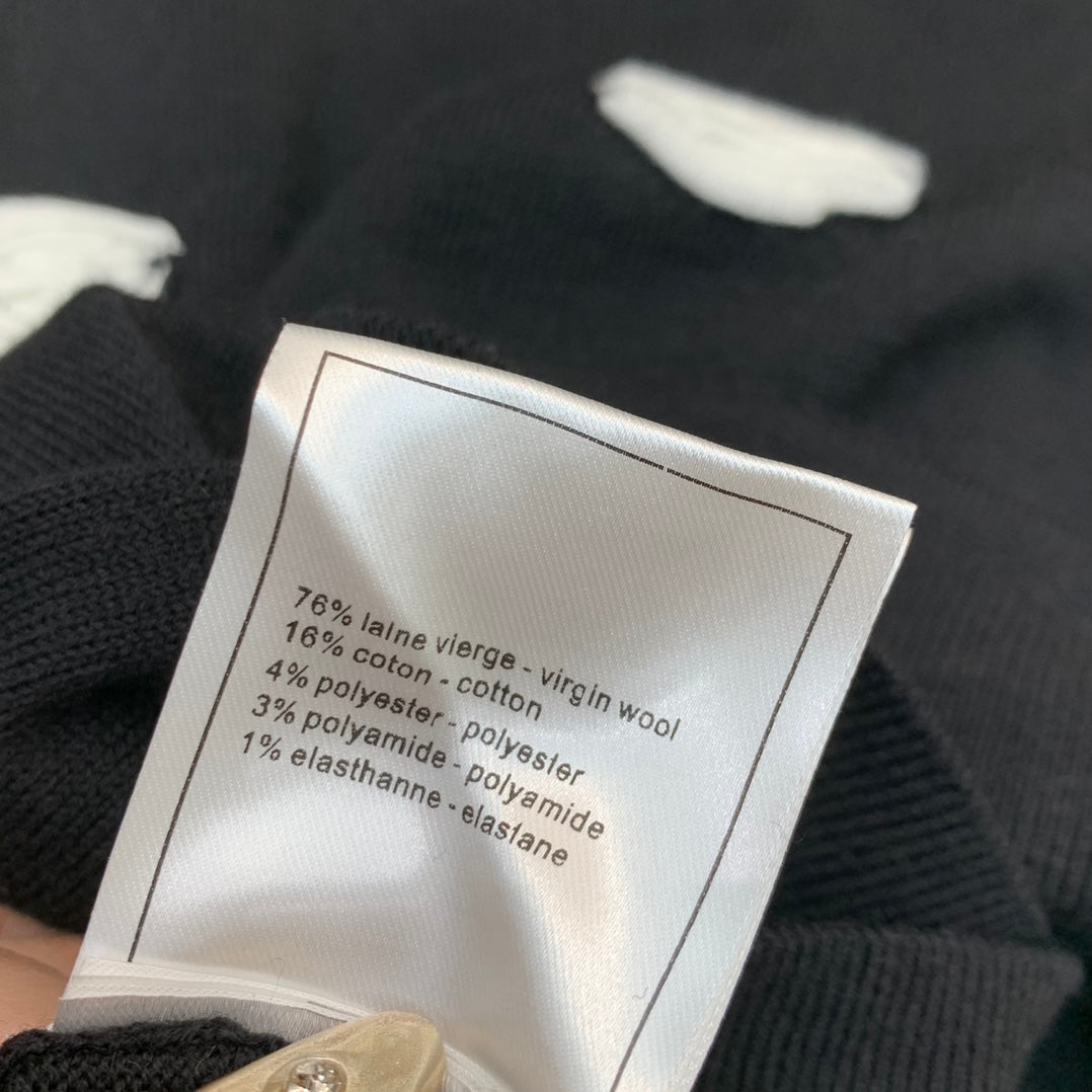 小香家-2403 立體山茶花刺繡露肩帶帶針織上衣