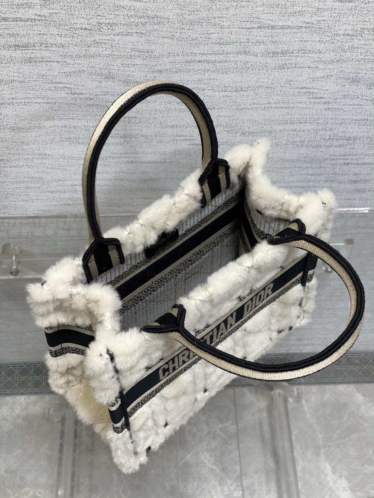 迪D家-Book tote 毛絨白黑色 小號