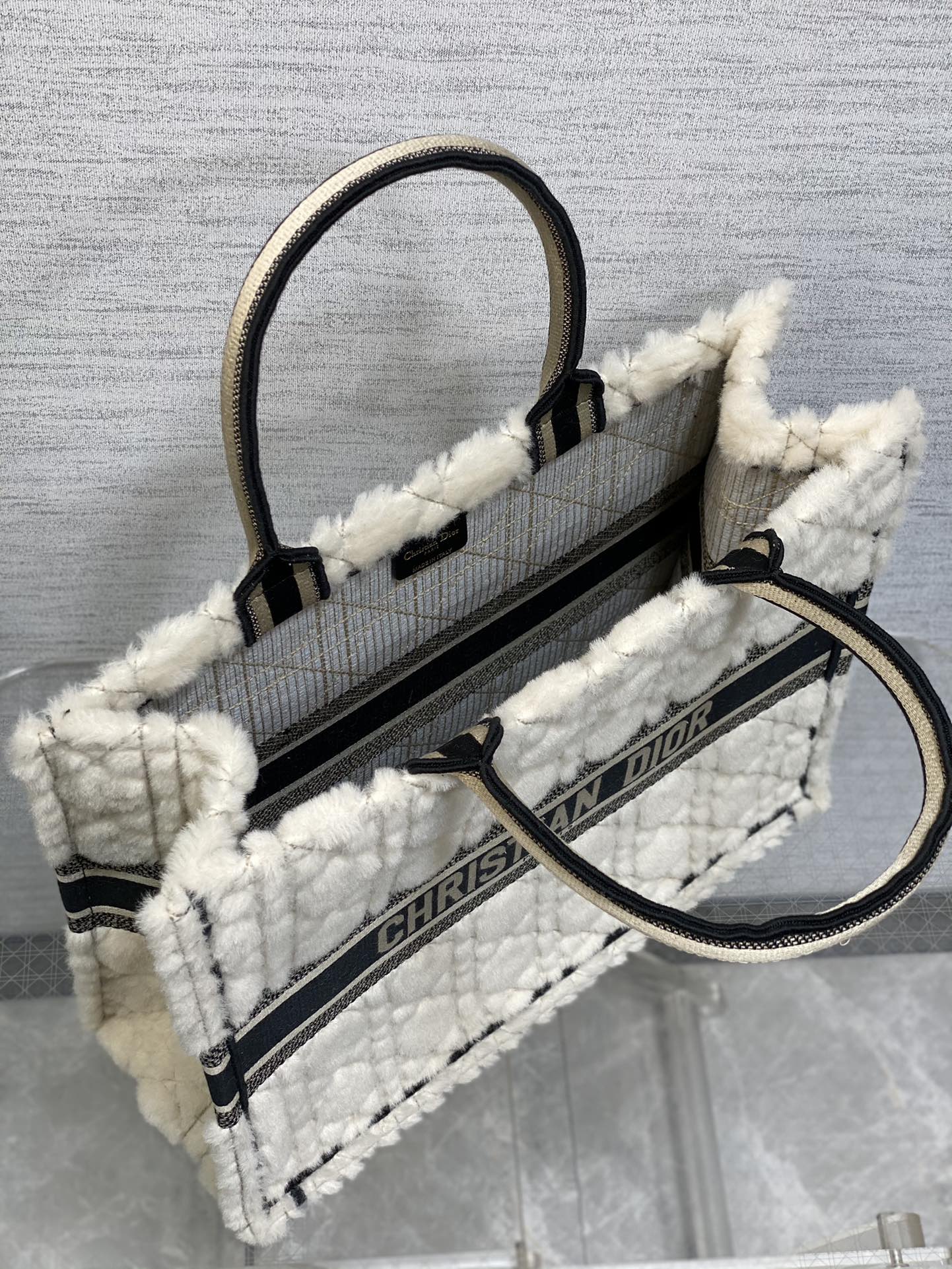 迪D家-Book tote 毛絨白黑色 大號