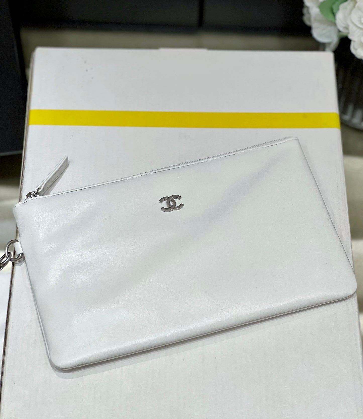 小香家-2023早春度假系列 22Bag 中號 白色配黑線