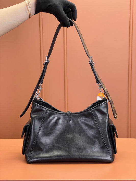 熱銷款 M24861 路L家-CARRYALL CARGO斜背包 小號