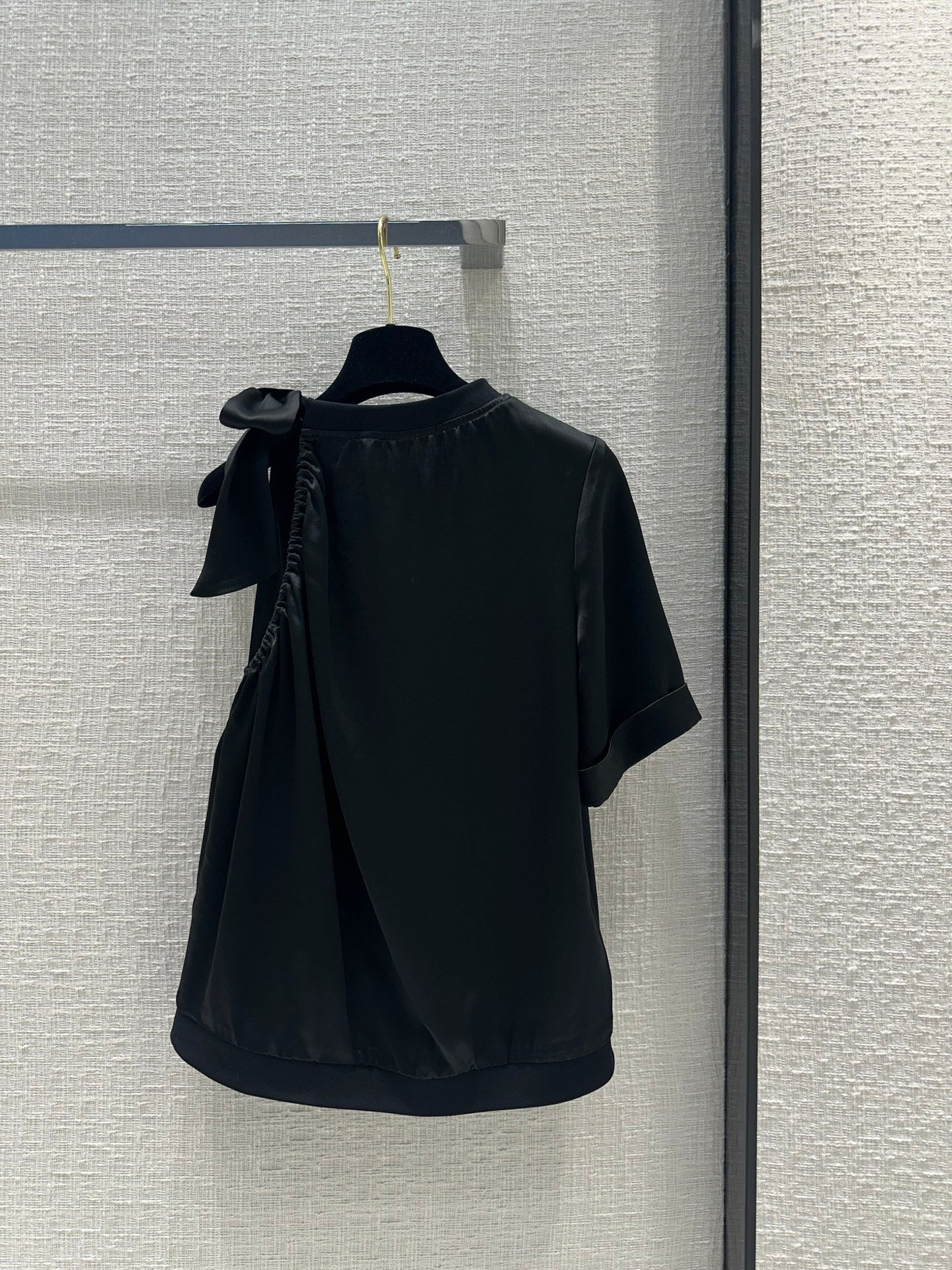 小香家-2404 24s春夏新品蝴蝶結繫帶圓領單袖小上衣 黑色