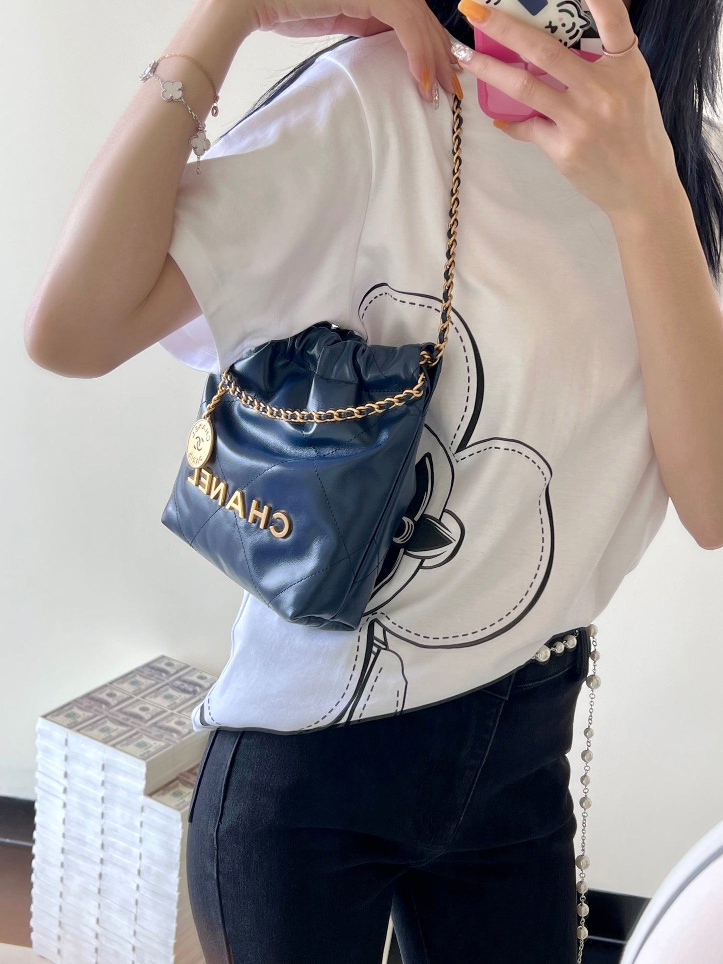 小香家-2023春夏新款 22BAG Mini 海軍藍 上身圖