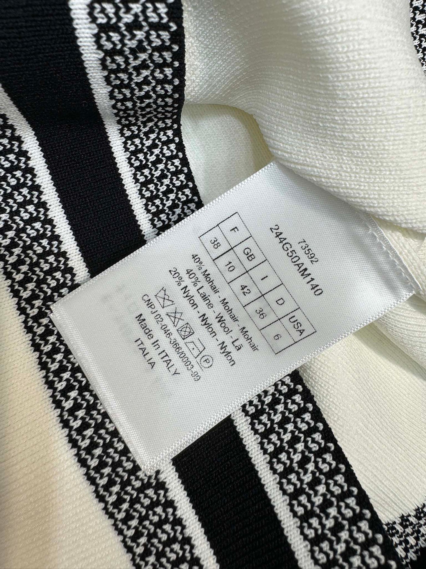 迪D家-2403 刺繡蝴蝶POLO領針織背心 白色