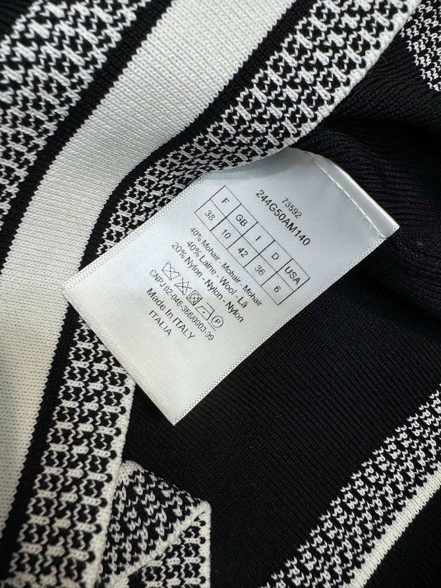 迪D家-2403 刺繡蝴蝶polo領針織短袖 黑色