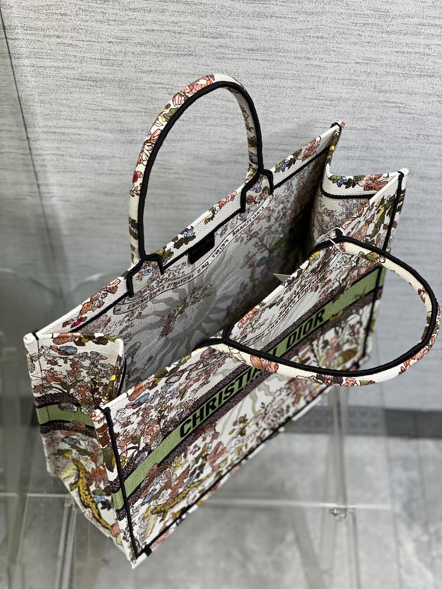 迪D家-2024春夏系列 Book Tote 太陽刺繡 白綠色 大號