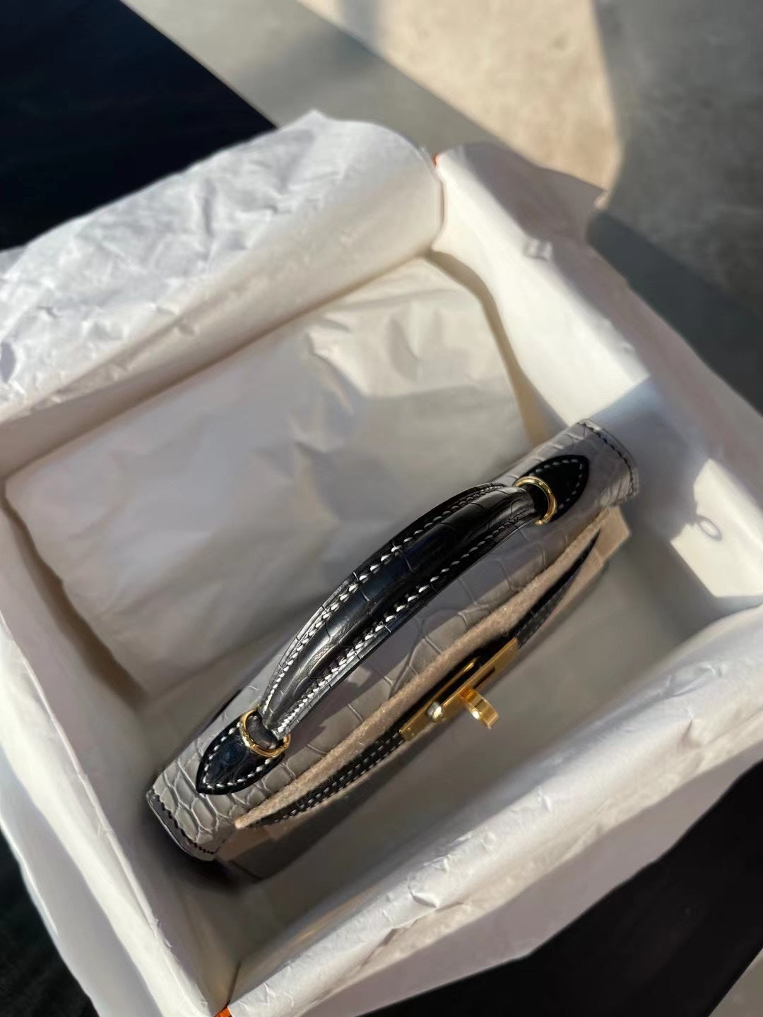 小愛款-Kelly Mini 2代 霧面鱷魚 珍珠灰拼黑色 金扣