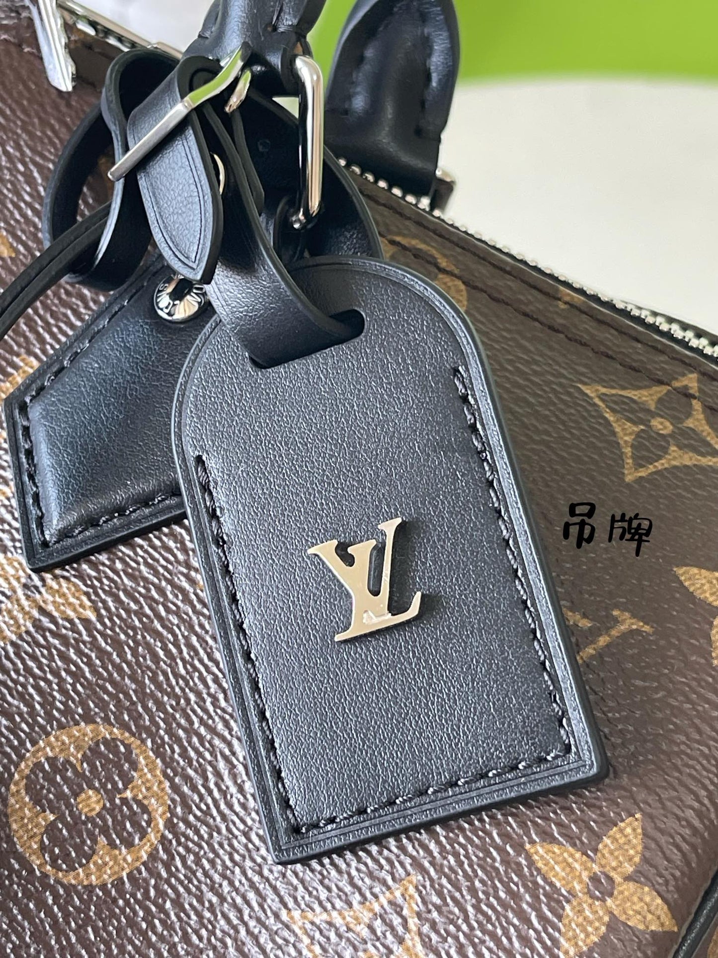 路L家-M12243 𝐒𝐏𝐄𝐄𝐃𝐘 𝐒𝐎𝐅𝐓 𝟑𝟎 𝐃𝐀𝐑𝐊 動態晶片黑手袋 棕色