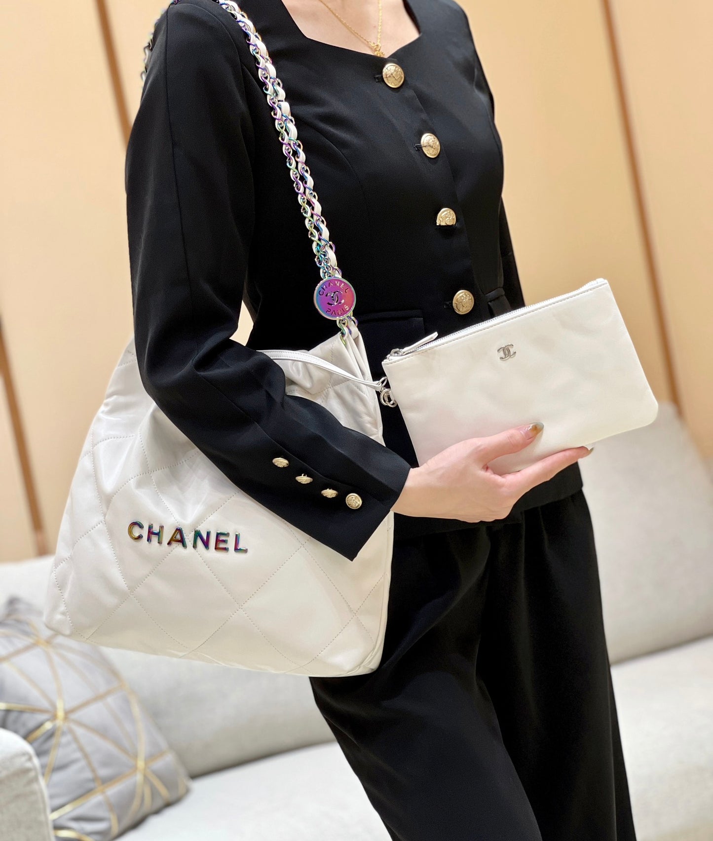 小香風-早春新款Chanel 22號手袋 白色小號