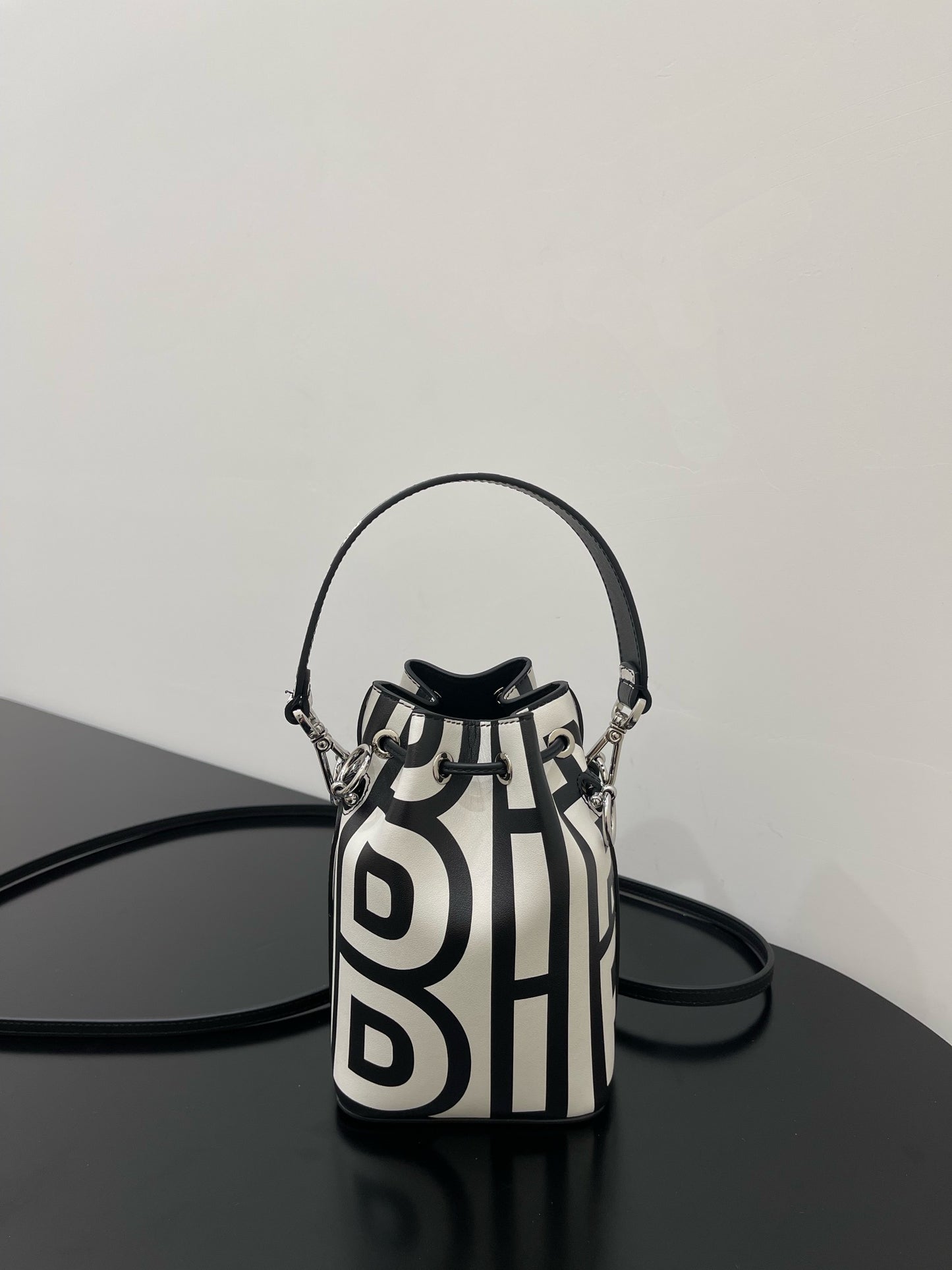芬F家-Mon tresor bag 水桶包 黑白聯名款