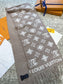 路L家- 2024 MONOGRAM圖騰圍巾 34*200 燕麥色