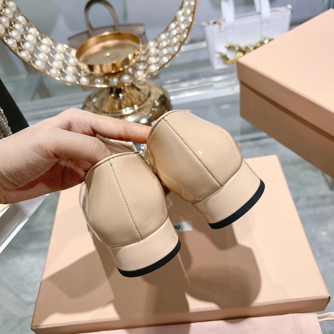 穆M家-2023秋冬新款 水鑽瑪麗珍單鞋 漆皮杏色