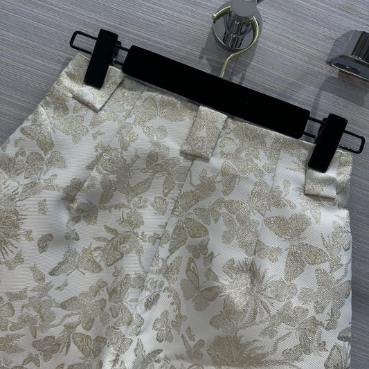 迪D家-2403 24早春度假蝴蝶花元素經典百搭高腰小短褲 杏色