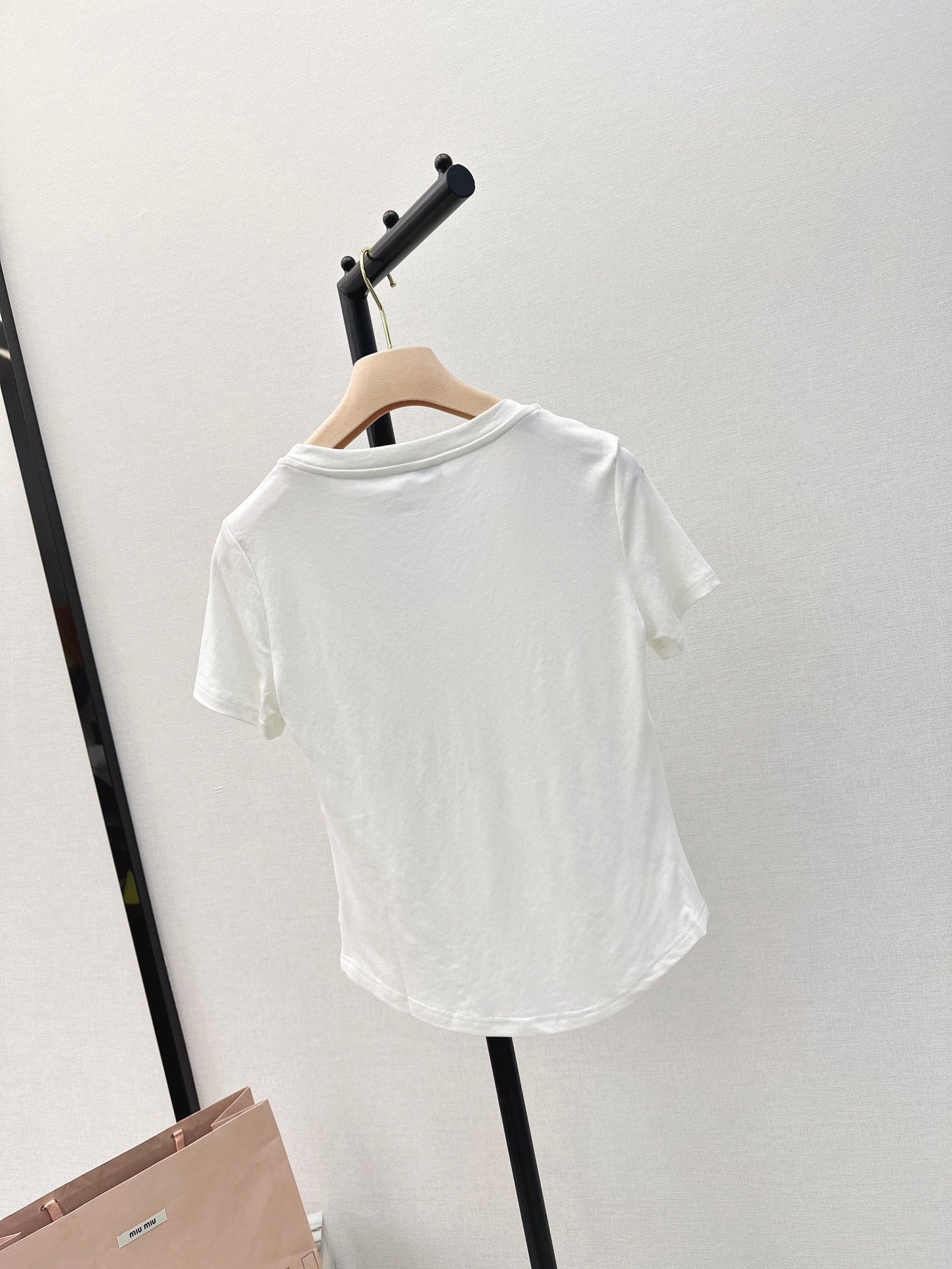 穆M家-2404 春夏最新款純欲風修身U領TEE 白色