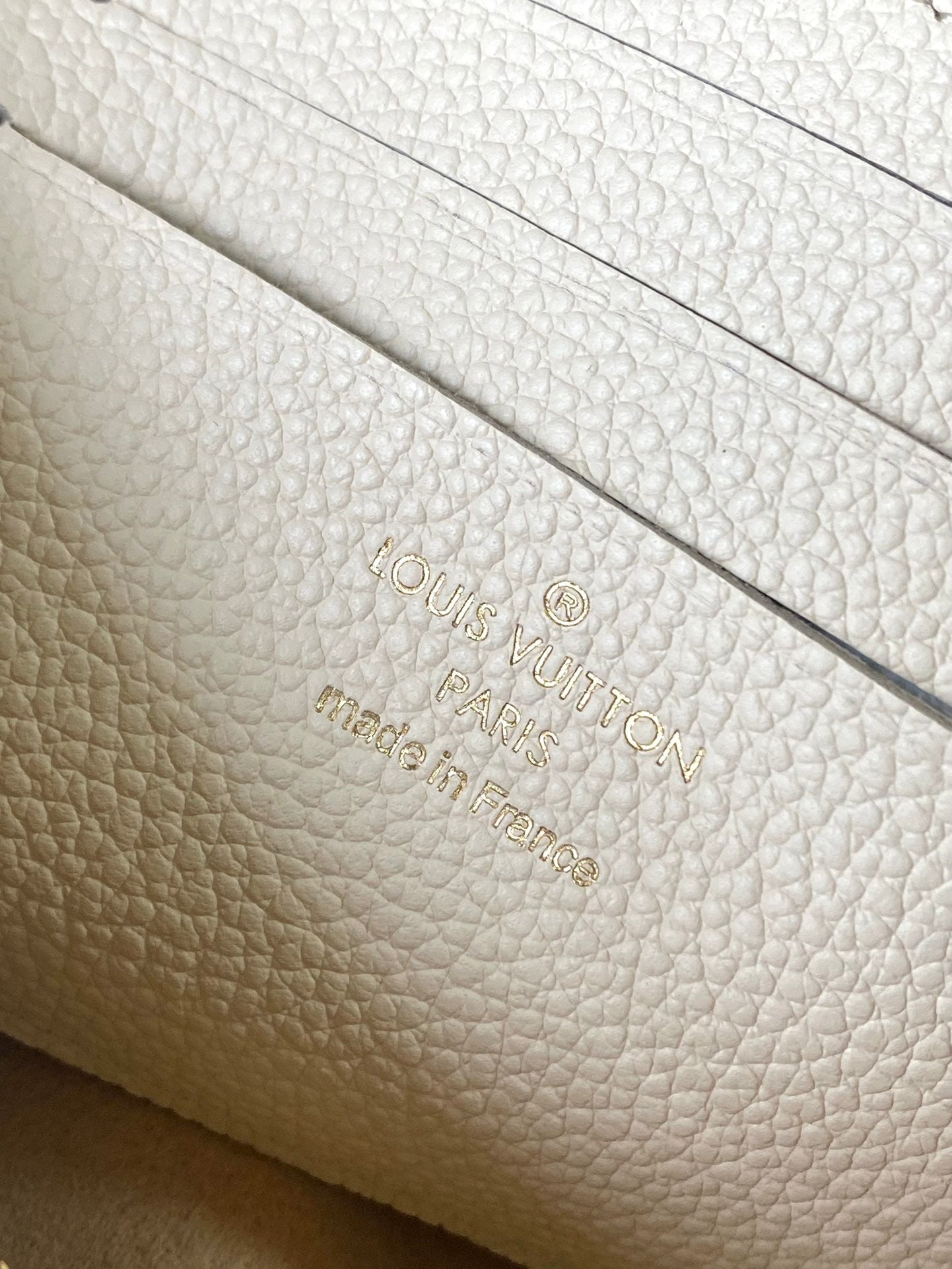 M82210 路L家-Wallet on Chain Ivy 奶油色