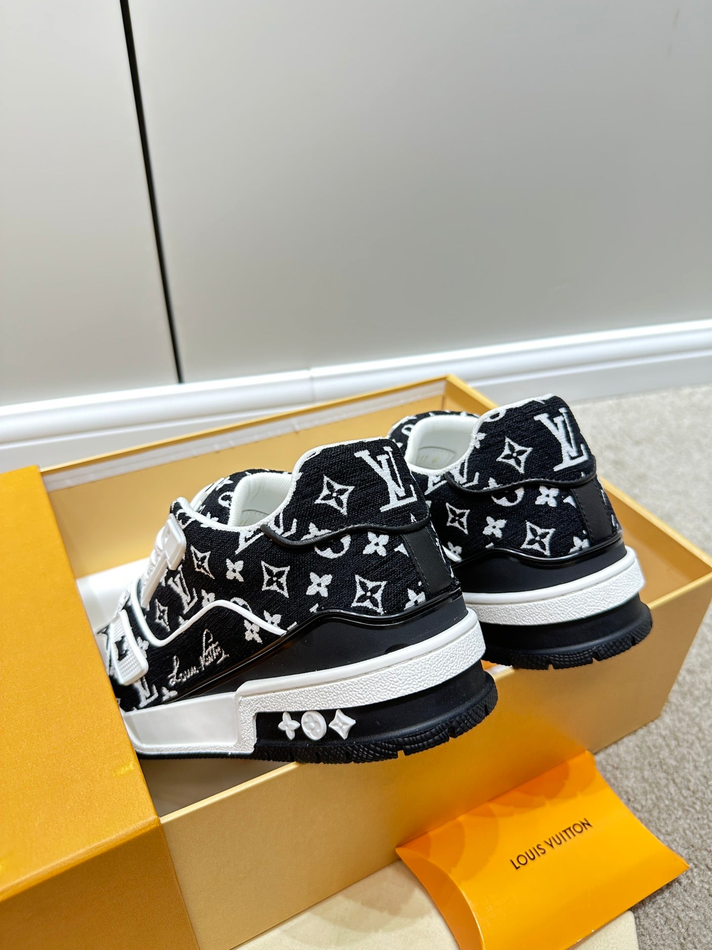 路L家-Trainer 運動鞋 滿版款 黑色