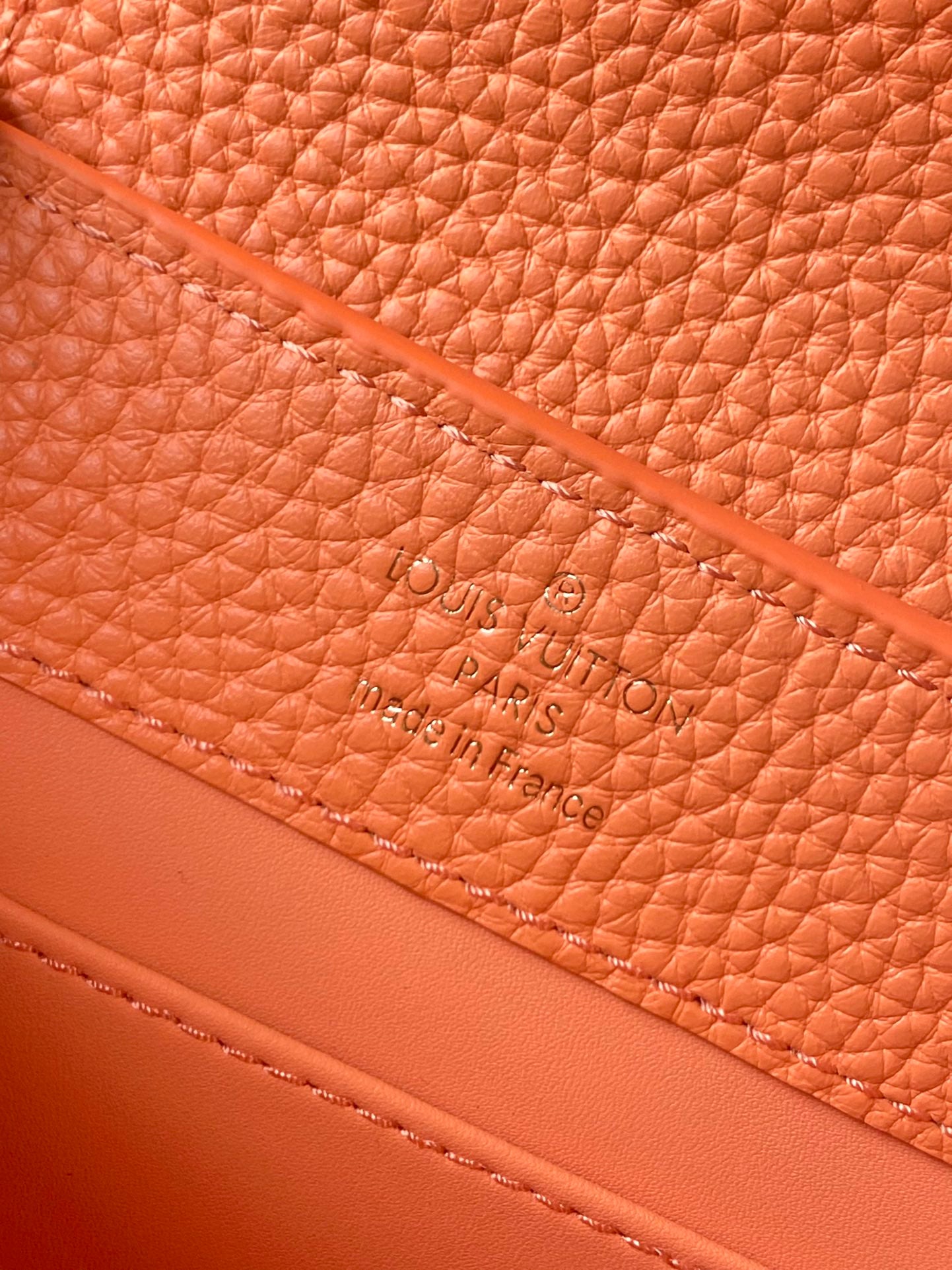 M22606 路L家-Taurilon皮革 Capucines手提包 橙色斑斕金扣 Mini