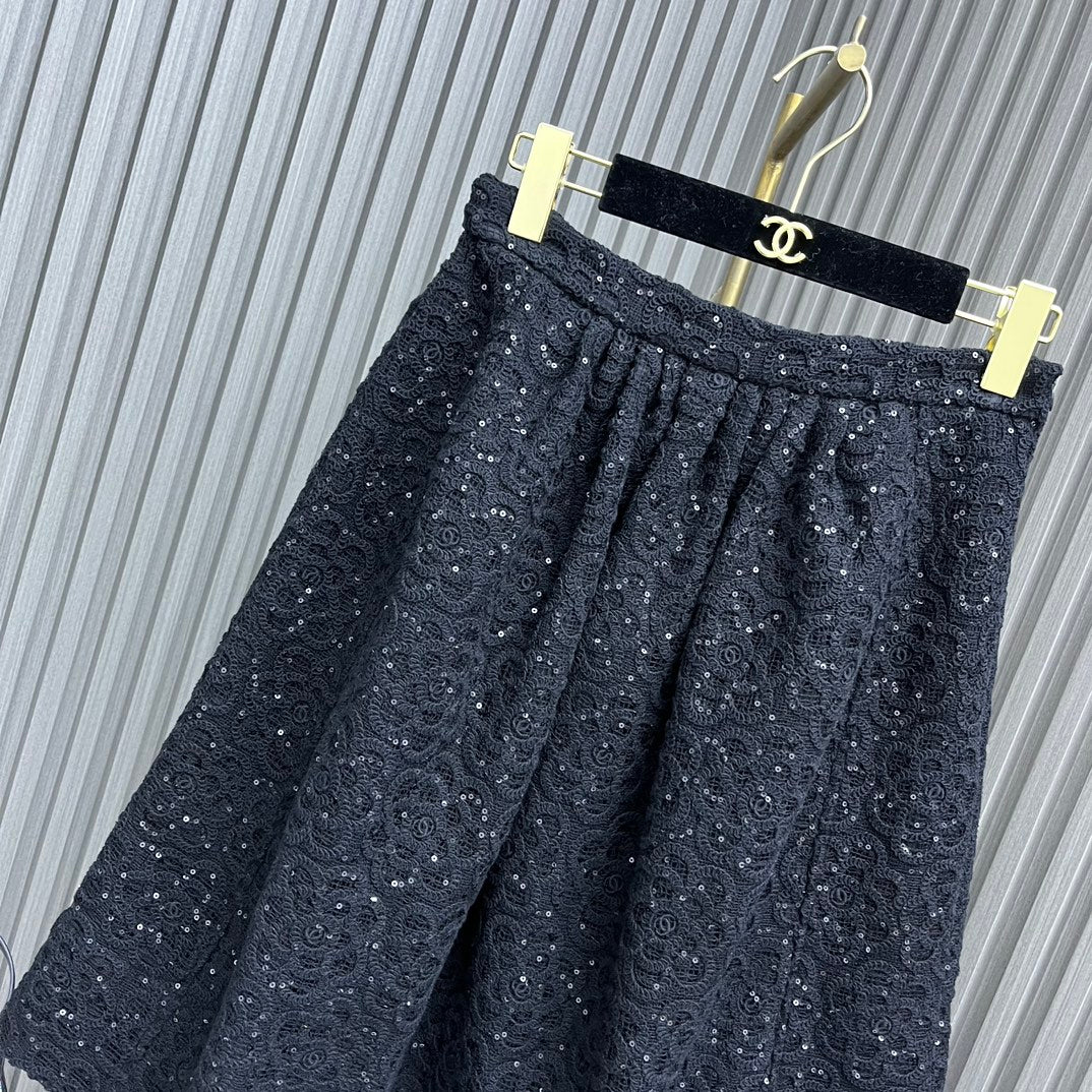 小香家-2403 24新品上架重工珠片繡花短款套裝 黑色