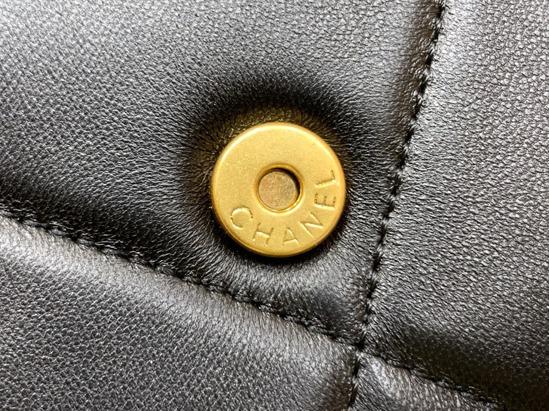 小香家-Chanel 19經典Logo菱格粒紋Woc手拿包/斜背包 黑色