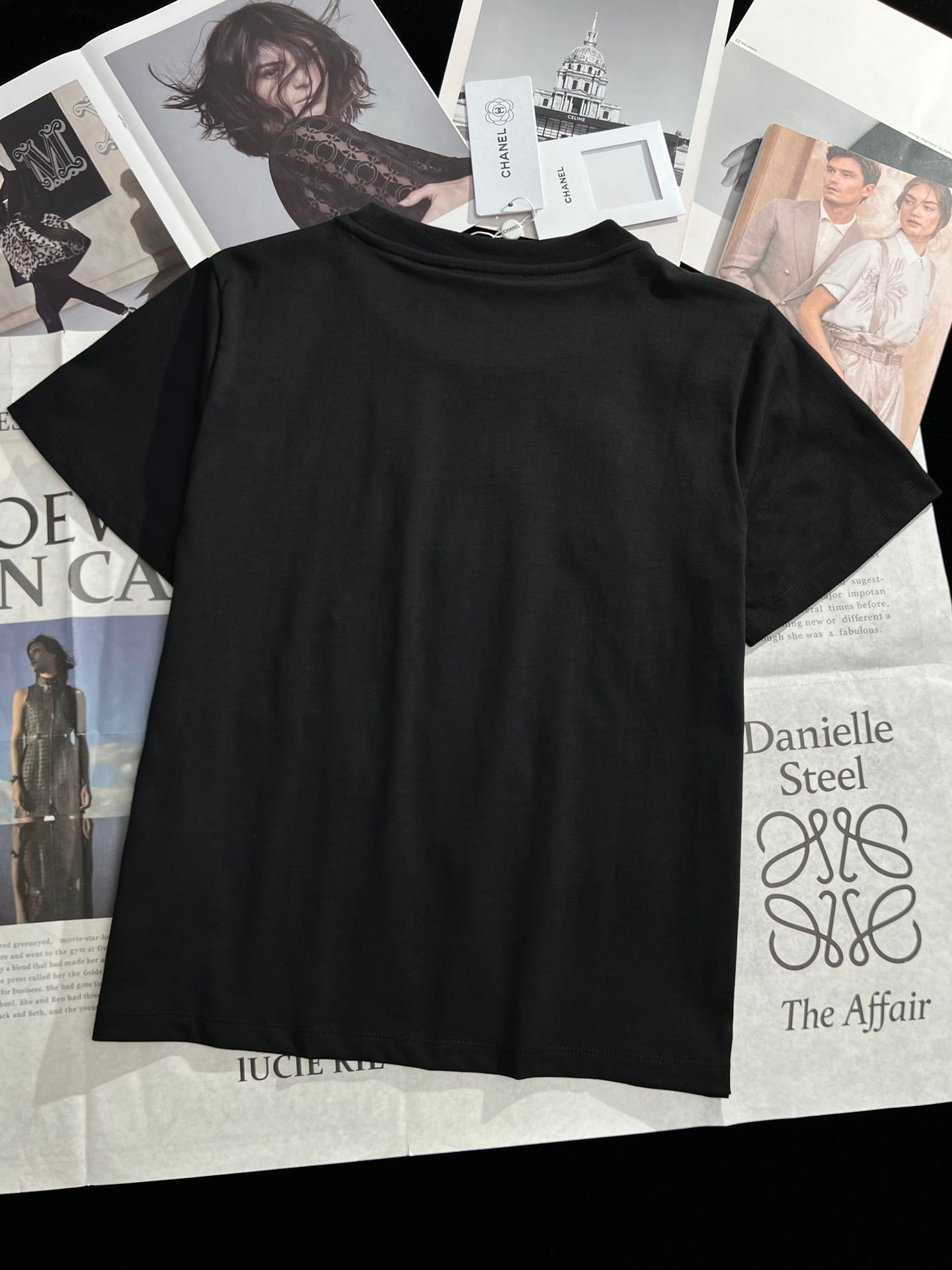 小香家-2403 重工藝定位四葉草珠片圖案藝術圓領純棉TEE 黑色
