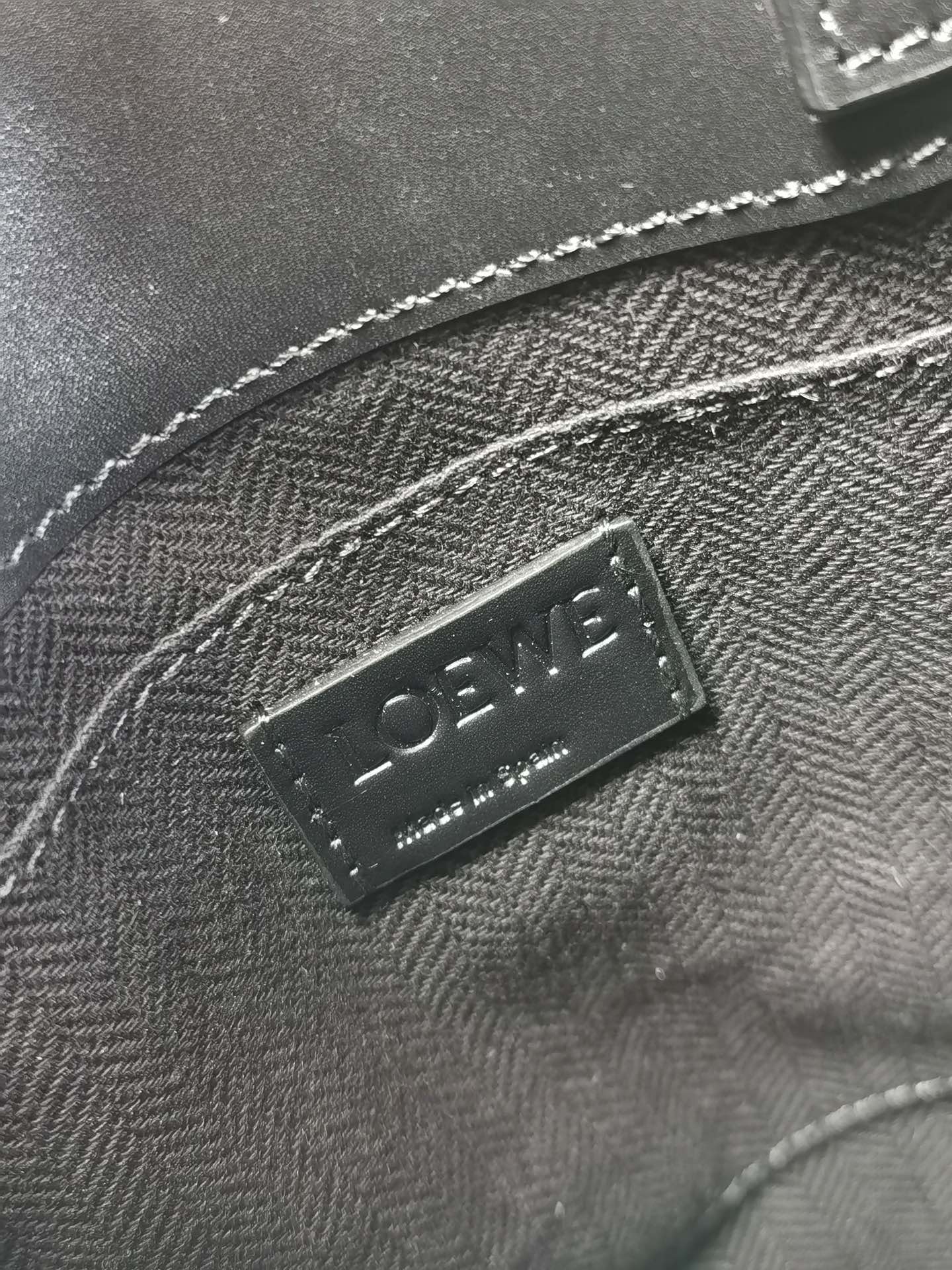 羅L威-Standard A5 Tote手袋 油亮牛皮革 小號 黑色