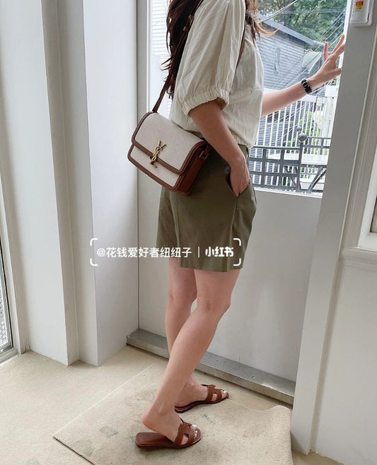 聖Y羅-BOX SAINT LAURENT 豆腐包 小號 棉麻米色 上身圖