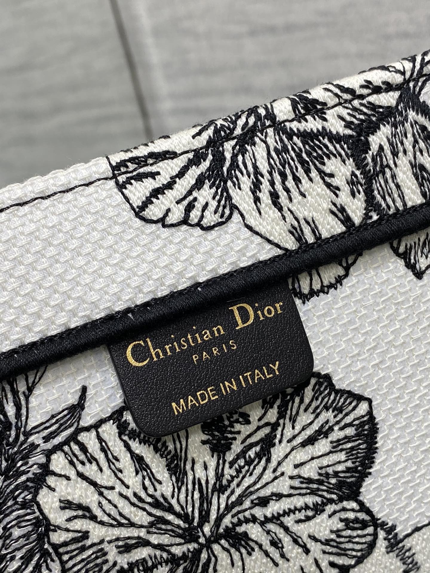 迪D家-Book Tote 2023春夏系列 老虎刺繡 白色 大號