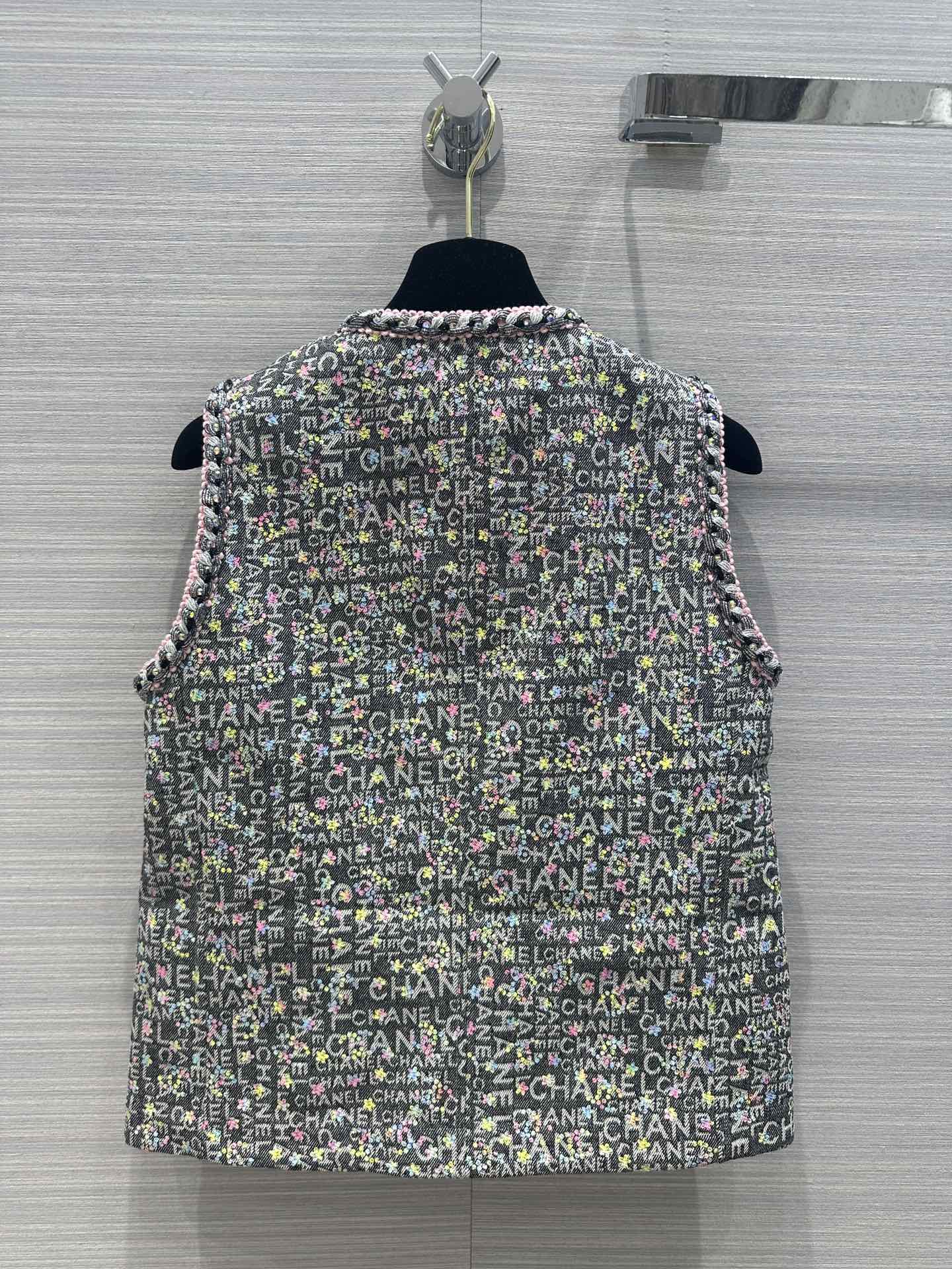 小香家-2403 春夏新品重工色織提花字母燙珠馬甲