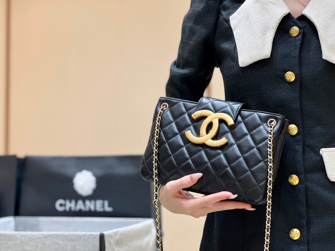 小香家-Chanel 24c 復古皮穿鏈菱格紋 經典元素腋下包 黑色