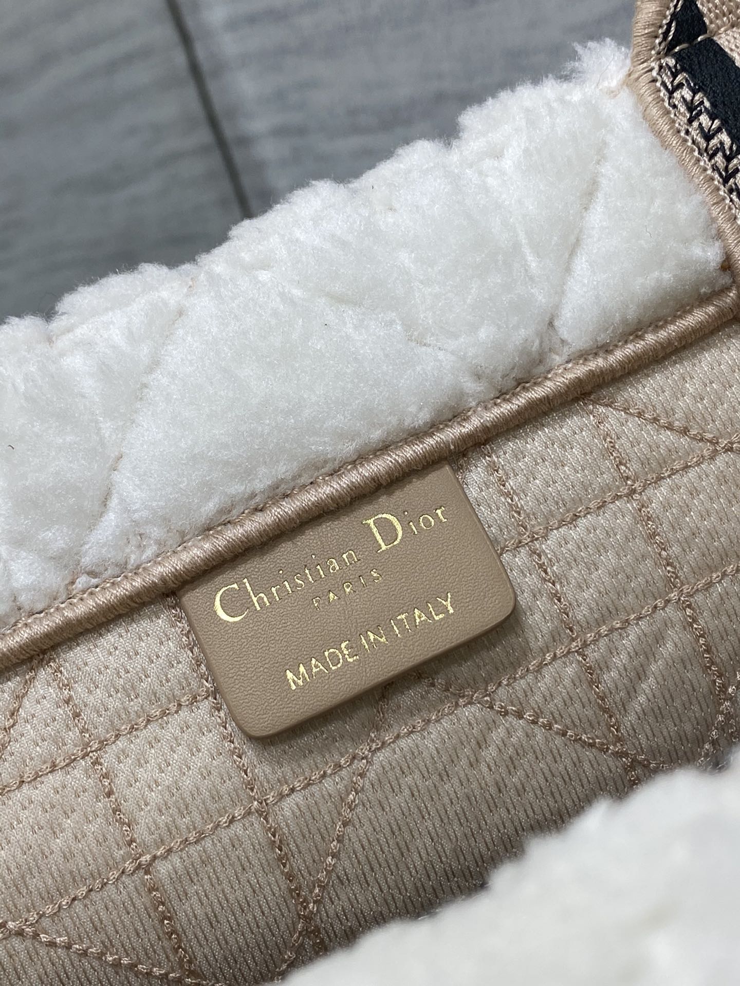 迪D家-Book Tote 2023秋冬毛毛系列 白杏色 中號
